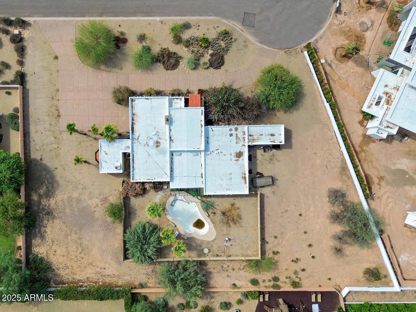 6902 E BELMONT Avenue