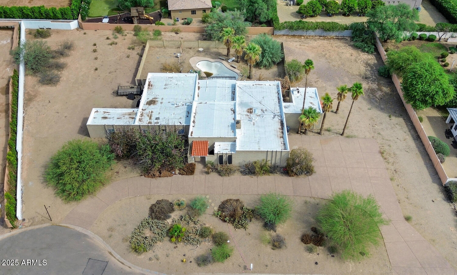 6902 E BELMONT Avenue