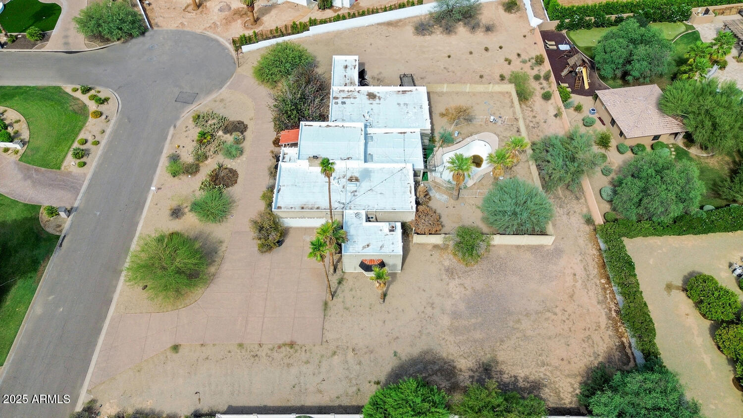 6902 E BELMONT Avenue