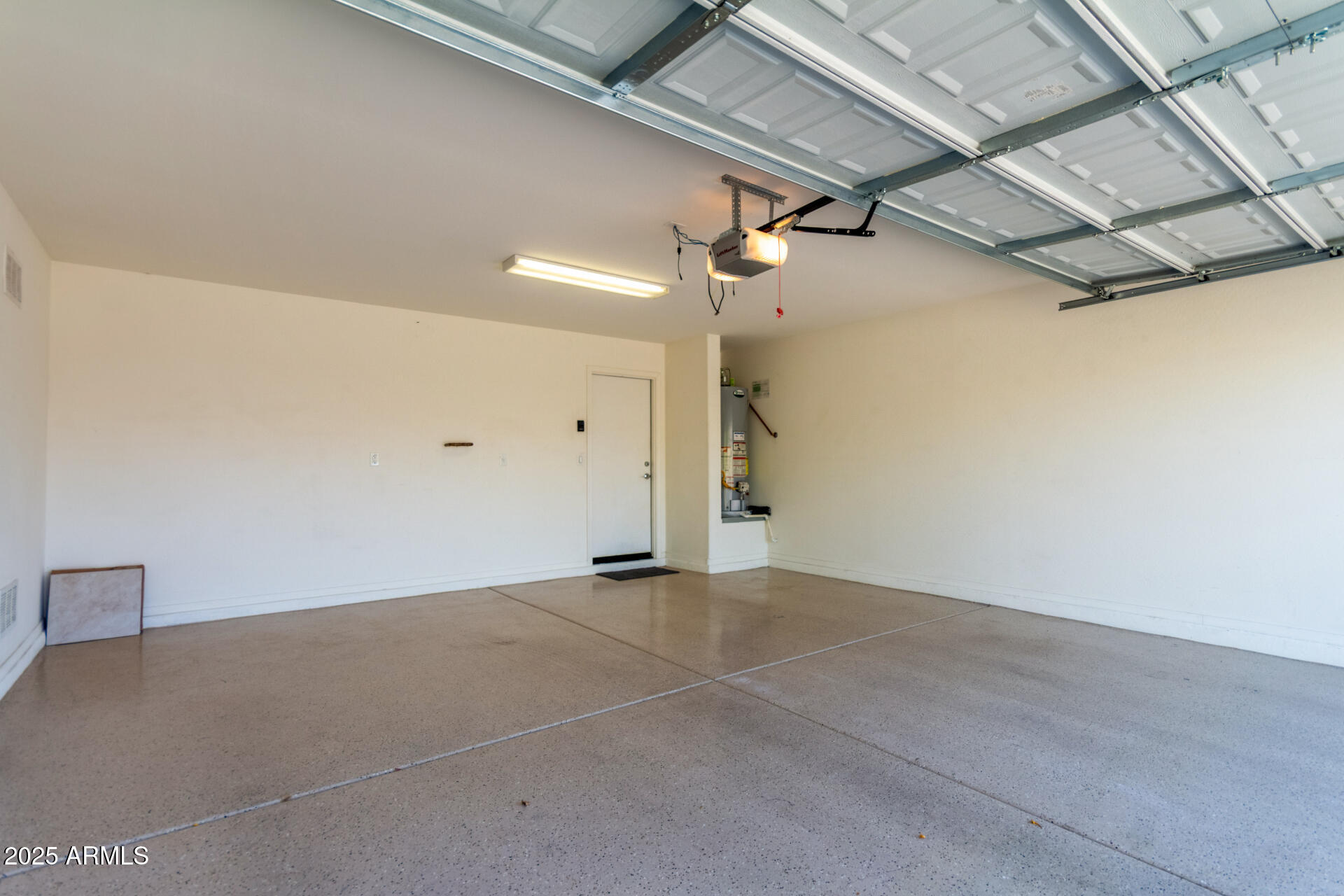 2025 E ANDERSON Drive