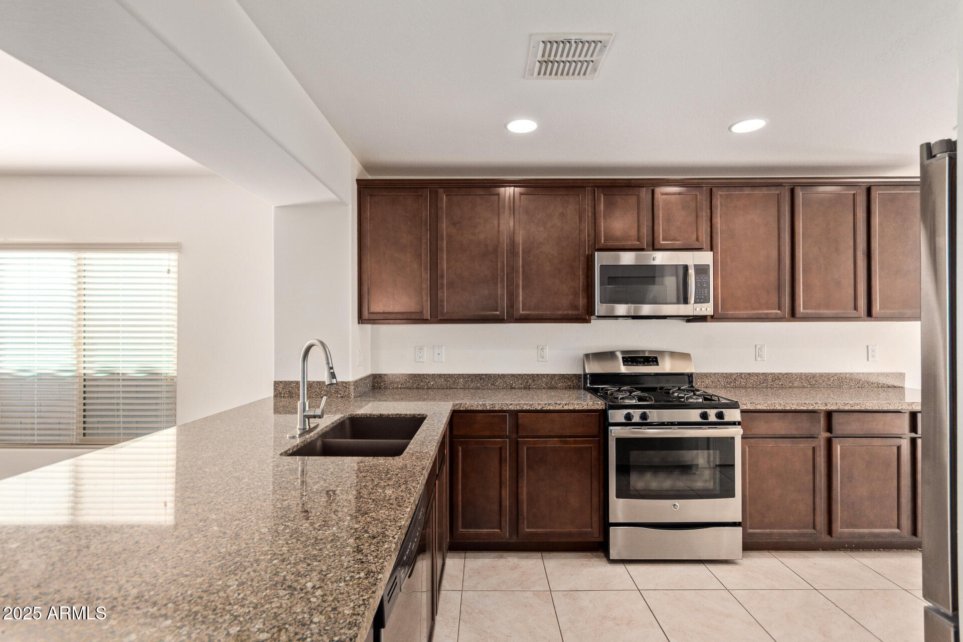 2025 E ANDERSON Drive