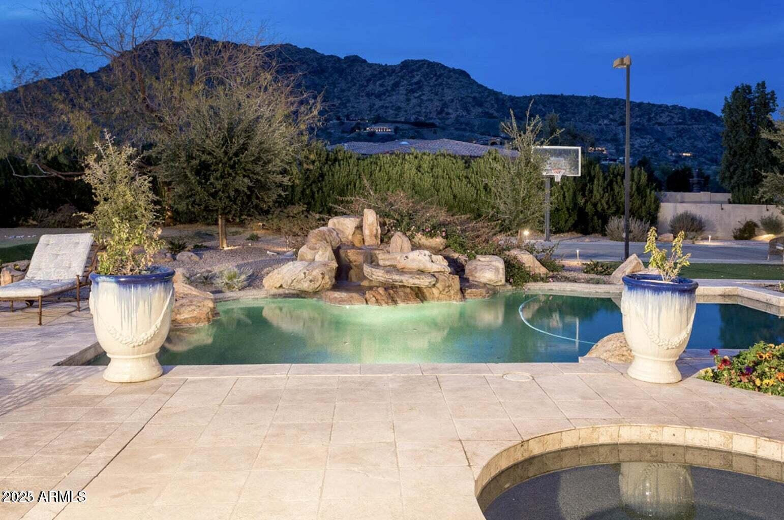 6502 N LOST DUTCHMAN Drive