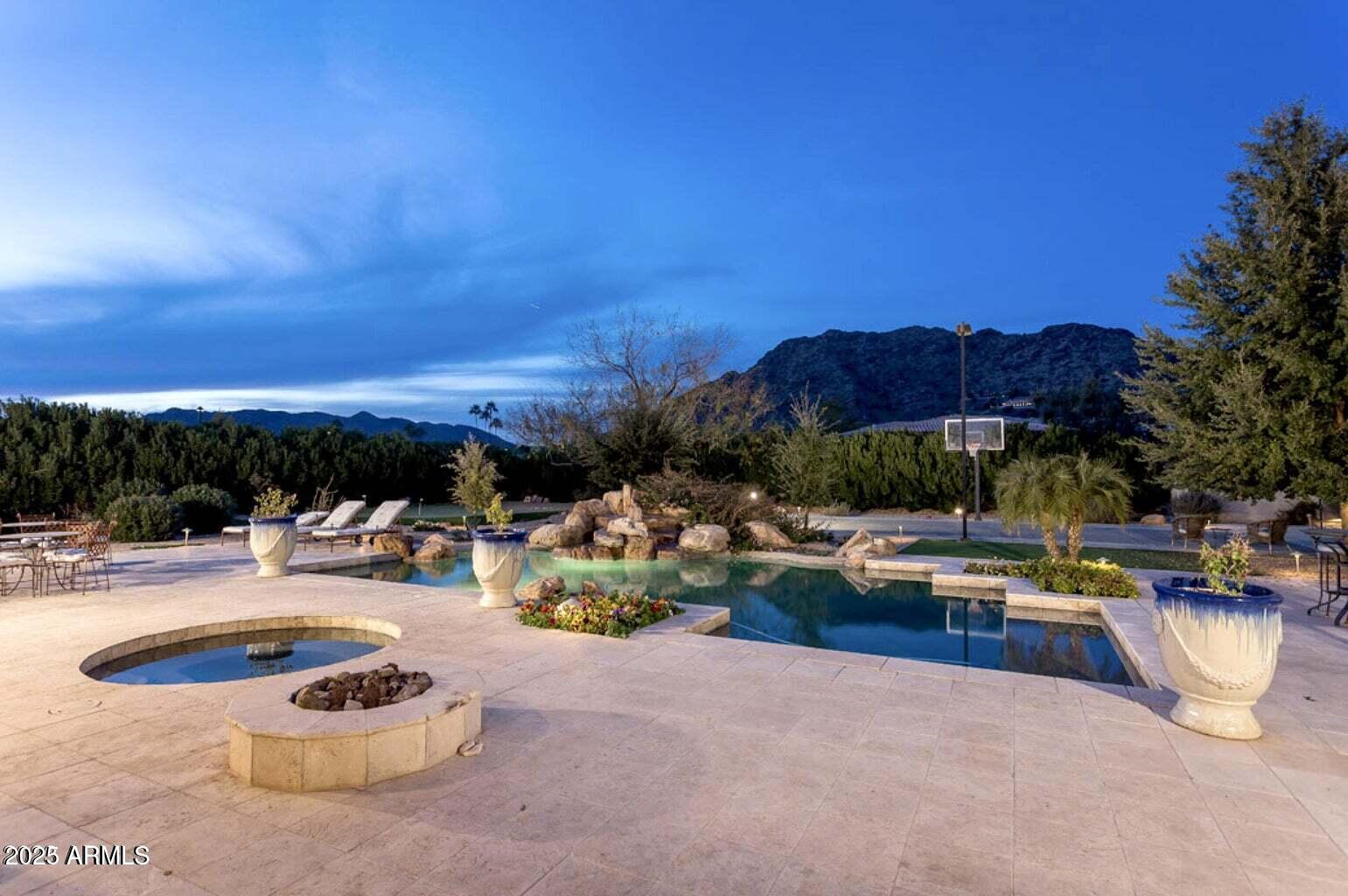 6502 N LOST DUTCHMAN Drive