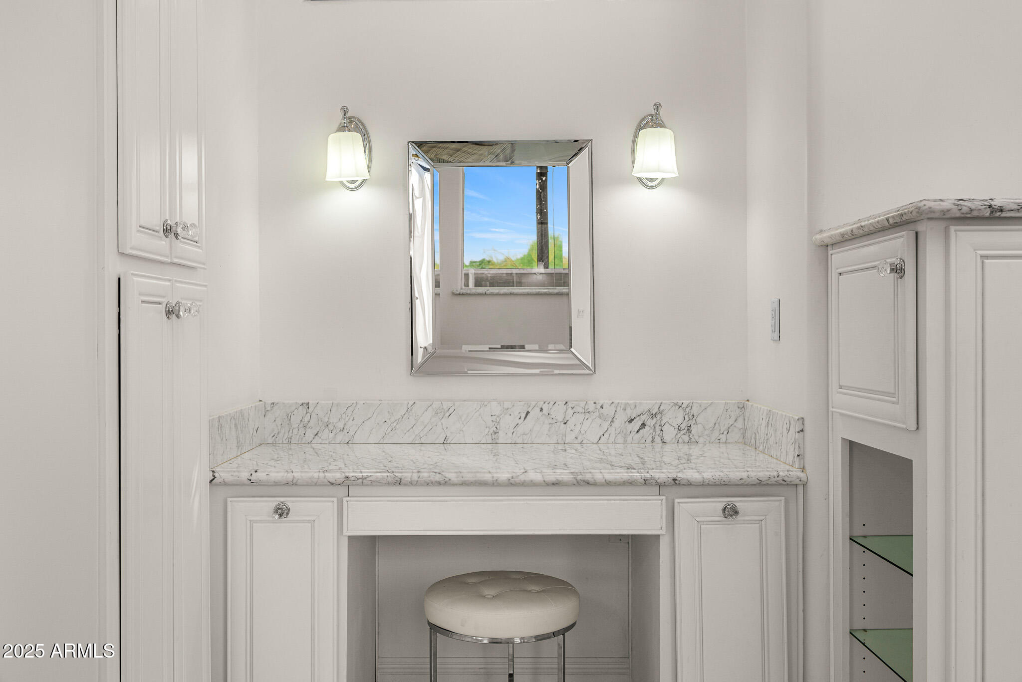 6502 N LOST DUTCHMAN Drive