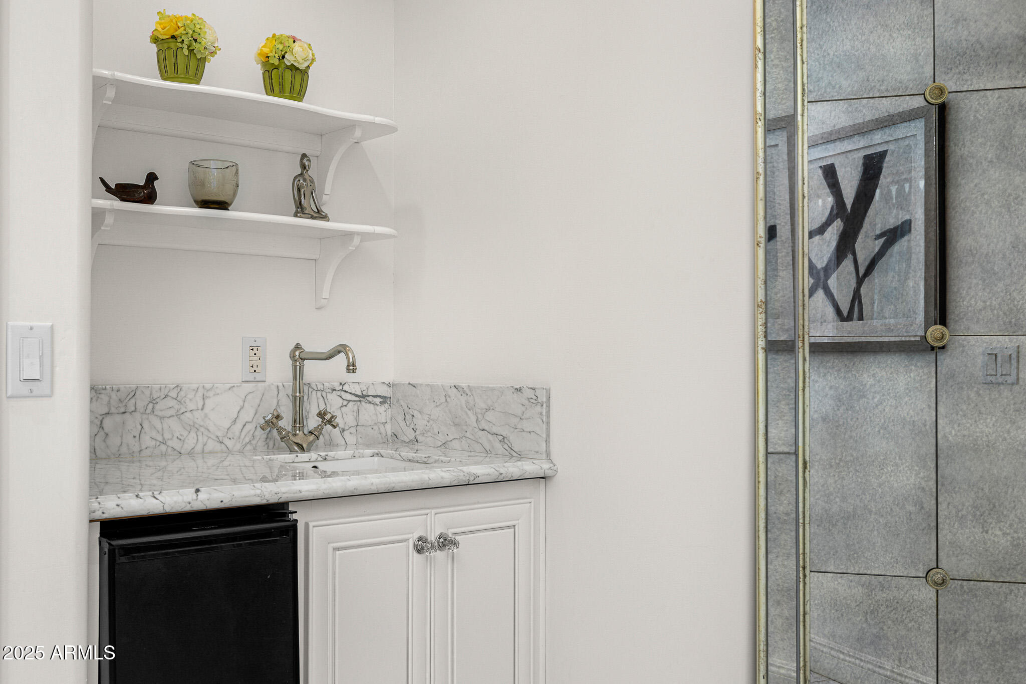 6502 N LOST DUTCHMAN Drive