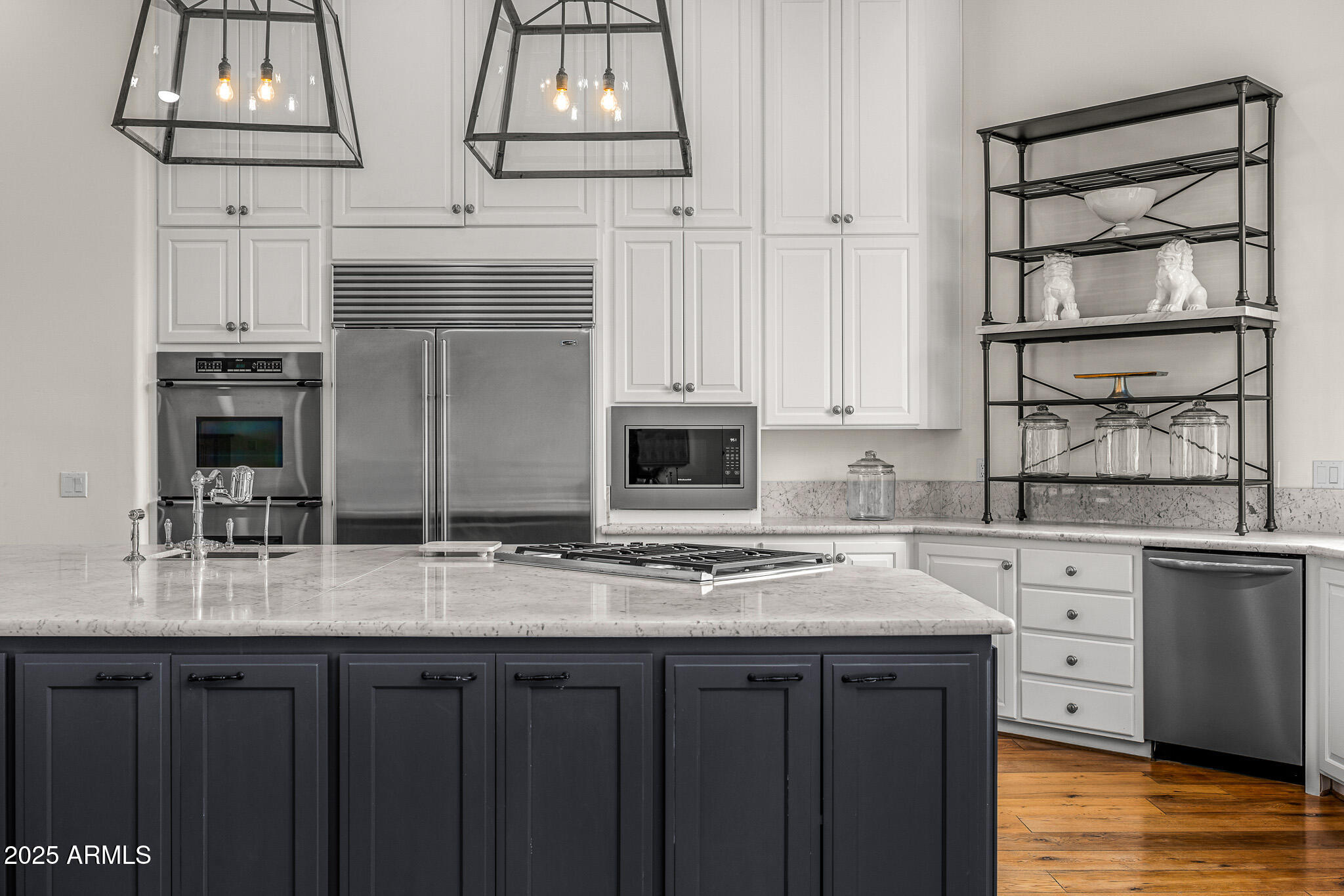 6502 N LOST DUTCHMAN Drive