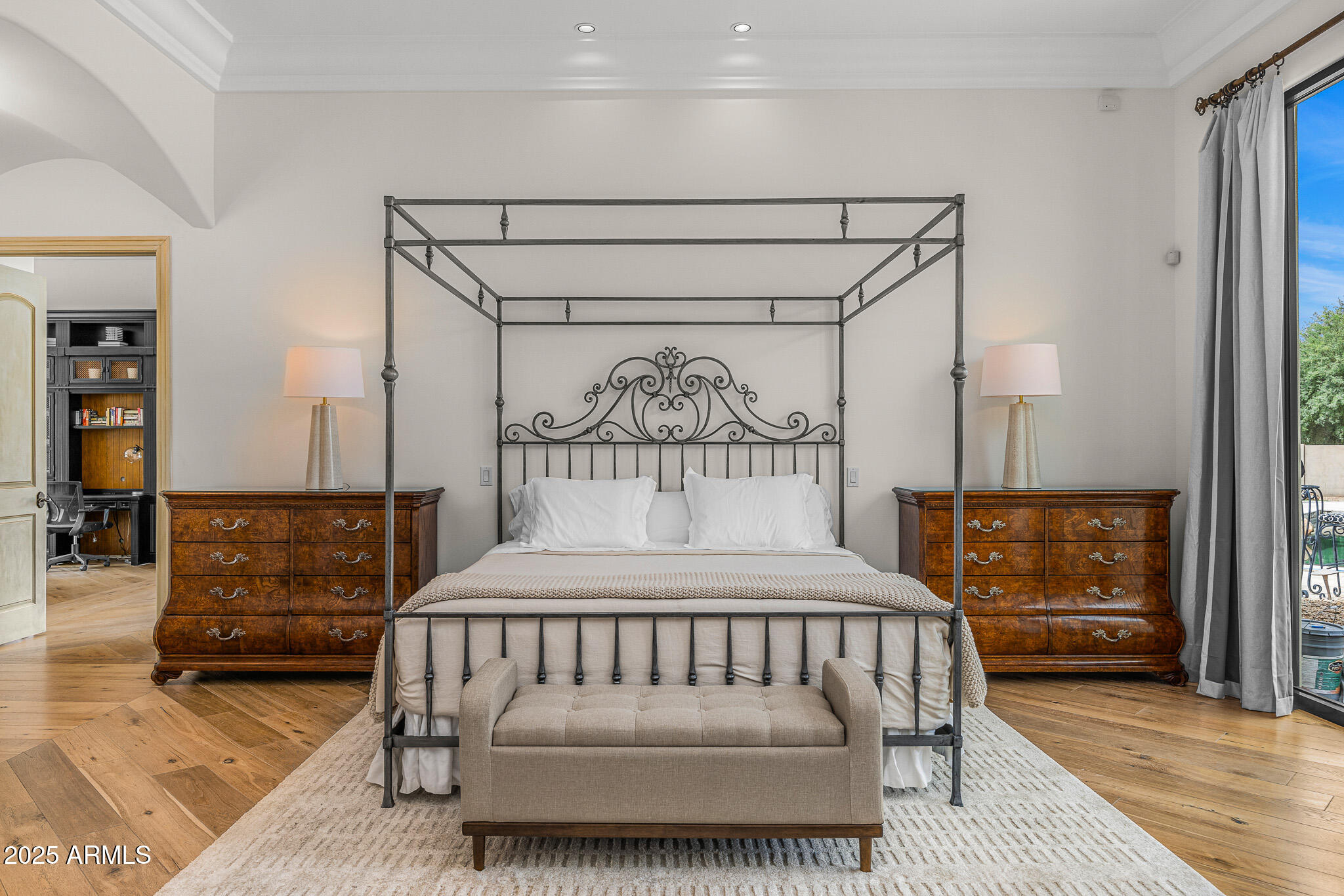 6502 N LOST DUTCHMAN Drive