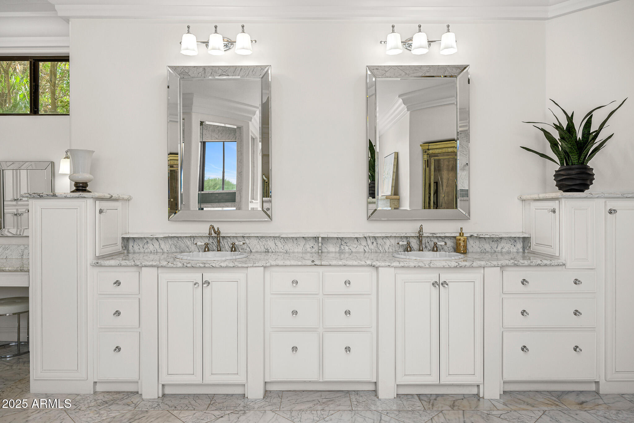 6502 N LOST DUTCHMAN Drive