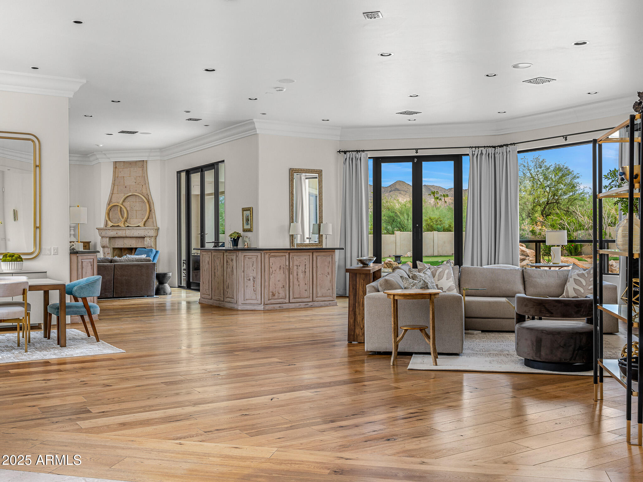 6502 N LOST DUTCHMAN Drive