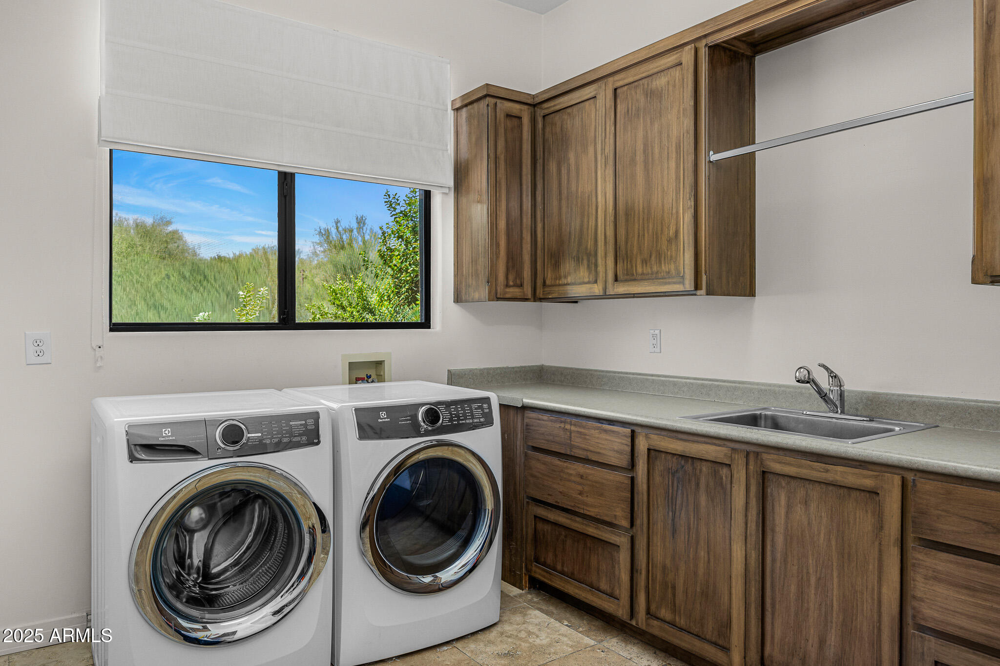 6502 N LOST DUTCHMAN Drive