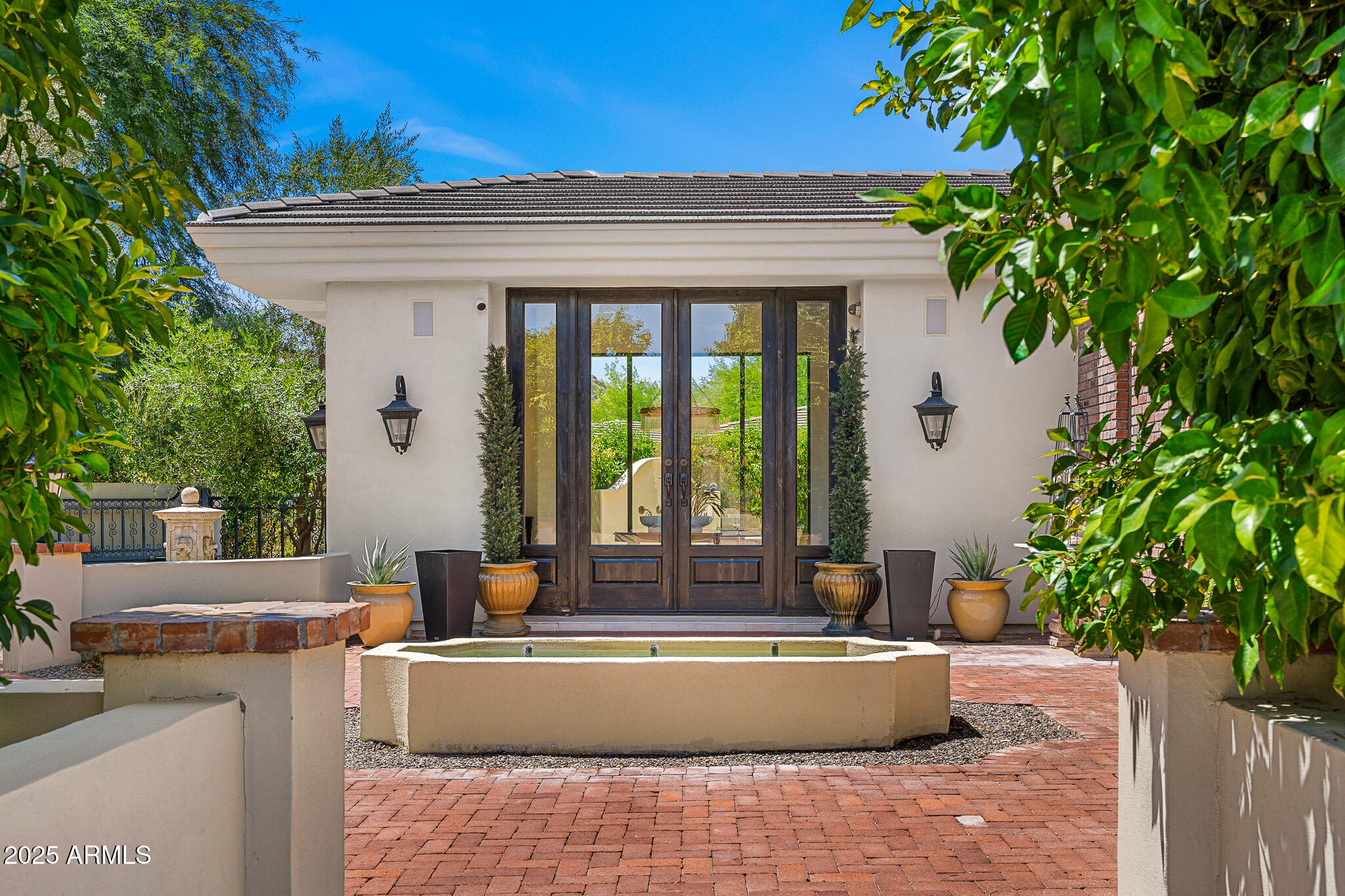 6502 N LOST DUTCHMAN Drive