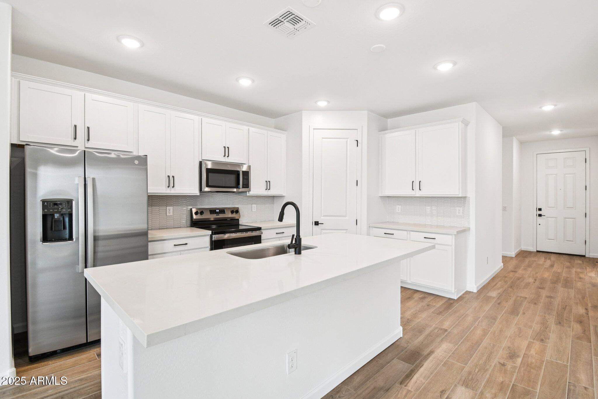 15792 W BERYL Avenue