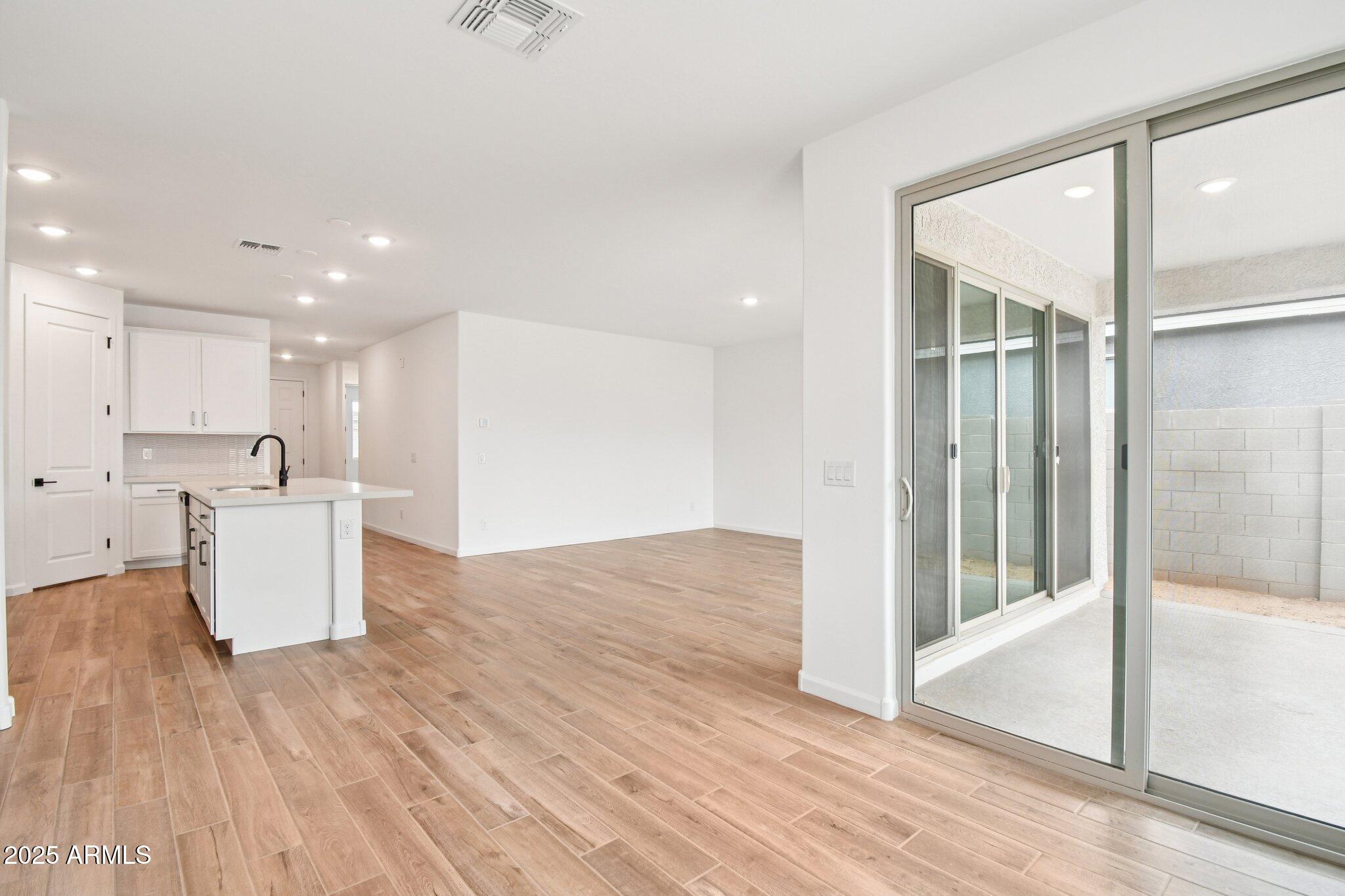 15792 W BERYL Avenue