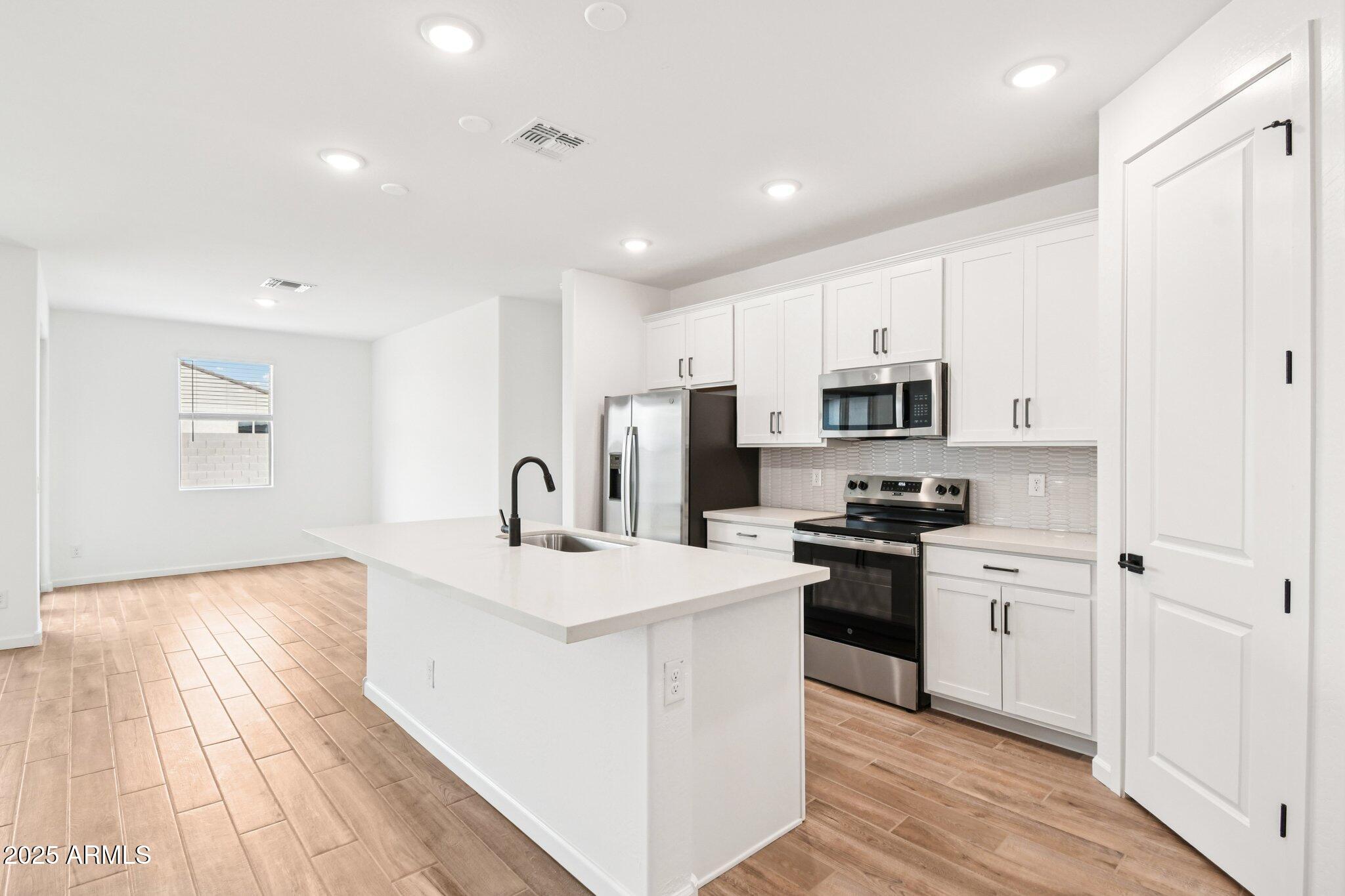 15792 W BERYL Avenue