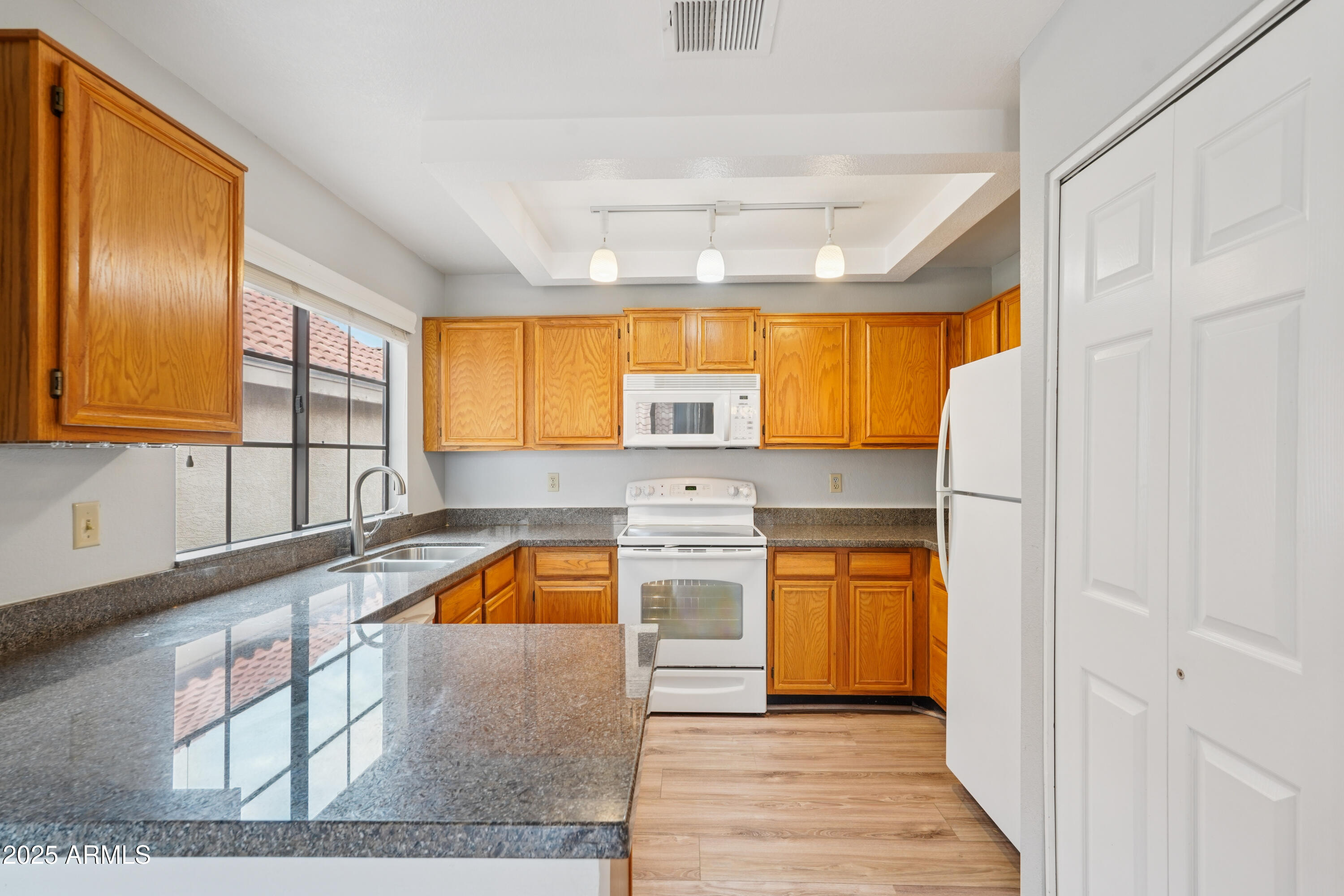 1001 N PASADENA Street, 160