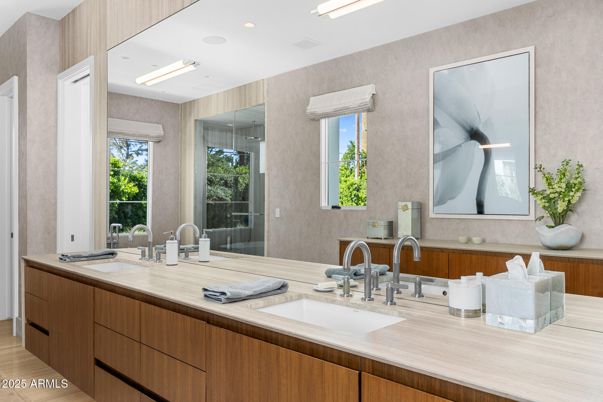 6235 E MONTECITO Avenue