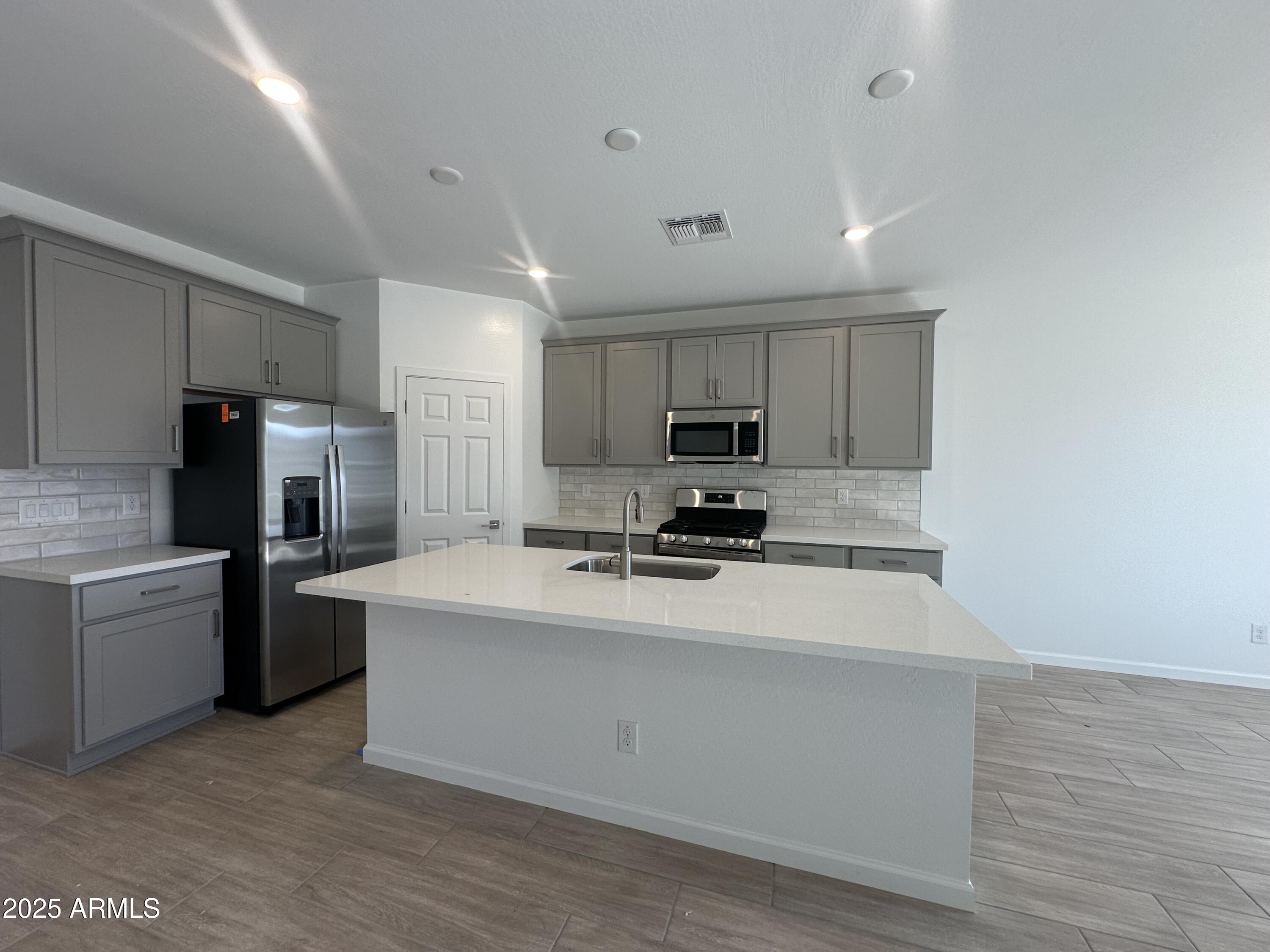 47691 W KENNER Drive