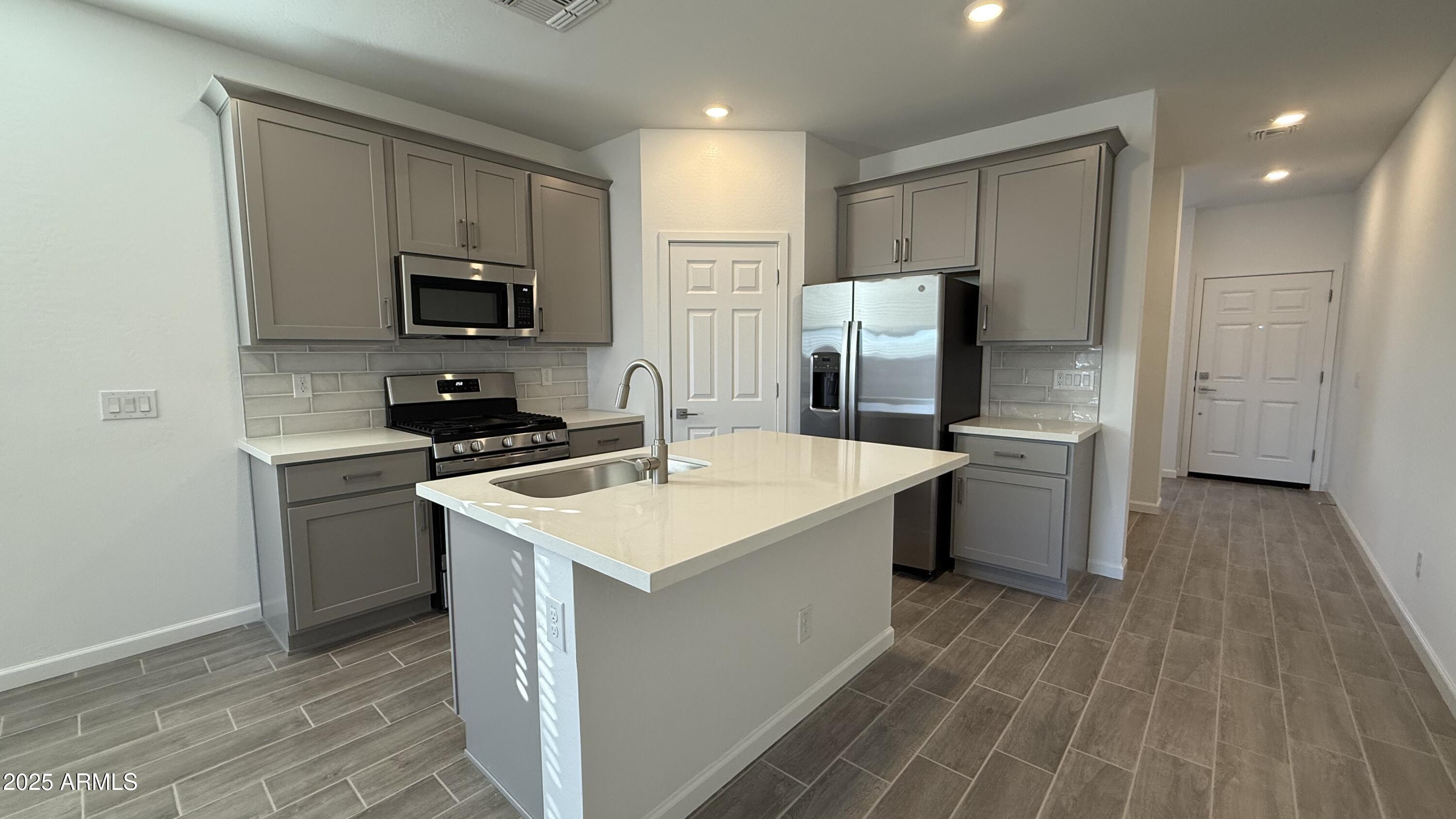 47425 W KENNER Drive