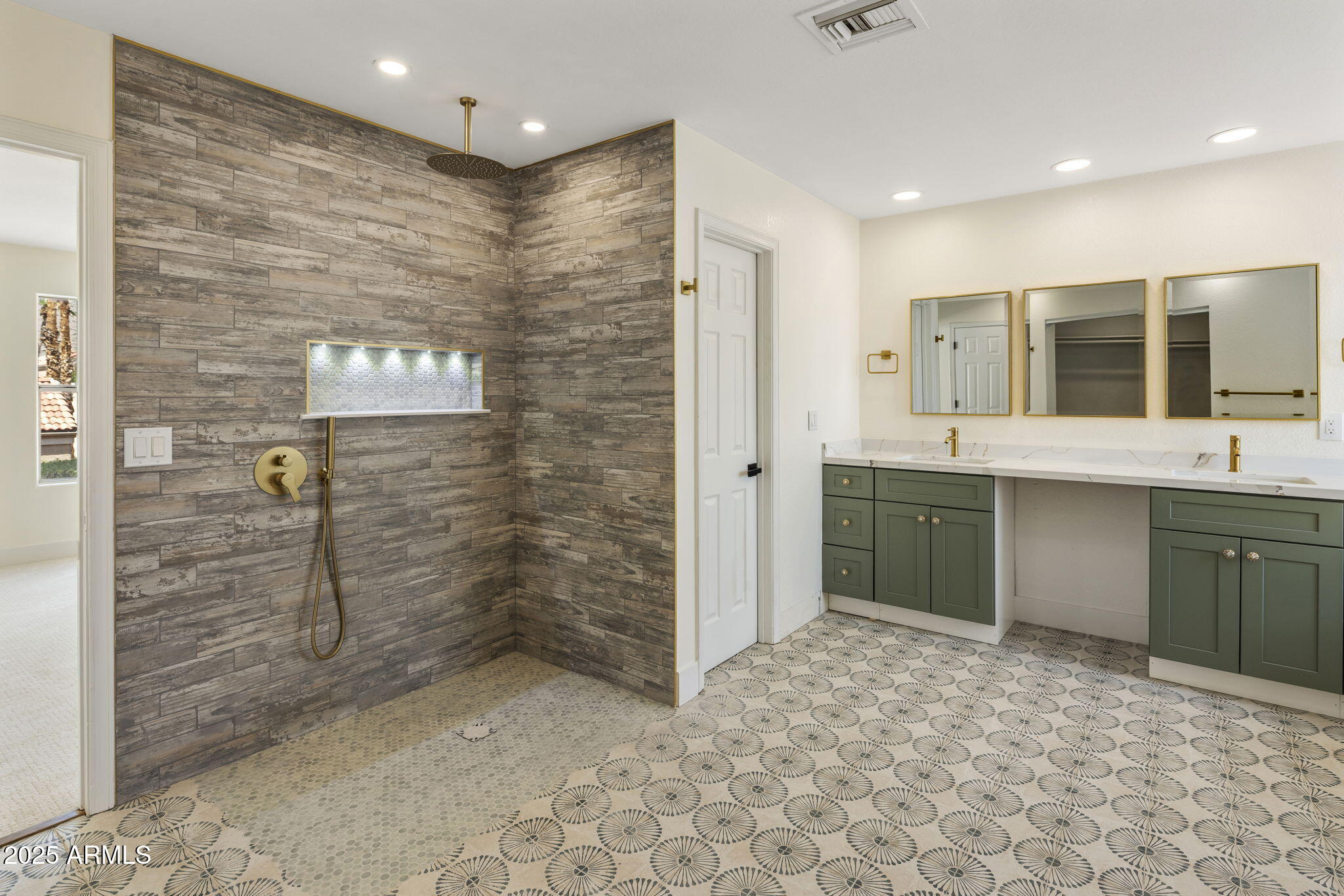 11248 E SUNNYSIDE Drive