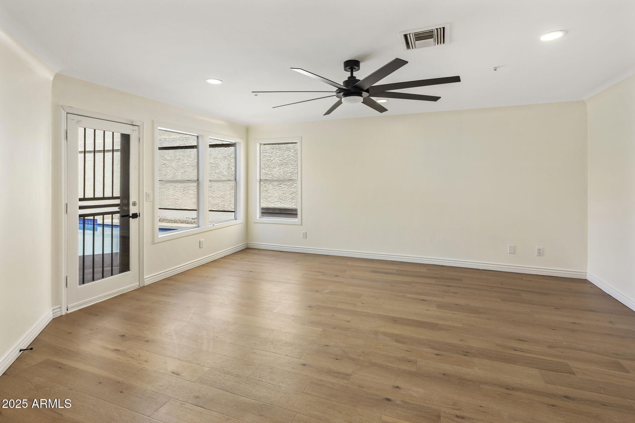 11248 E SUNNYSIDE Drive