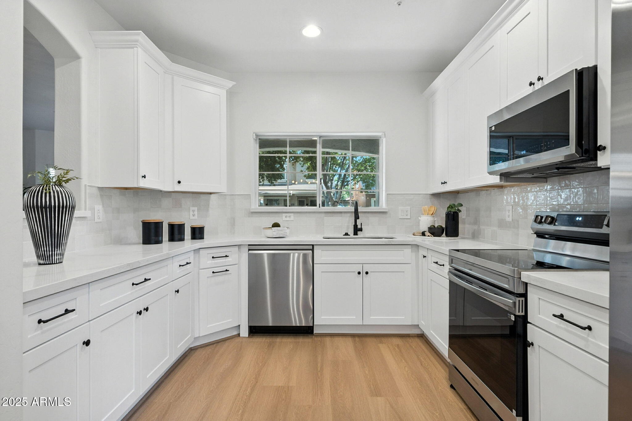 3065 E TAMARISK Street