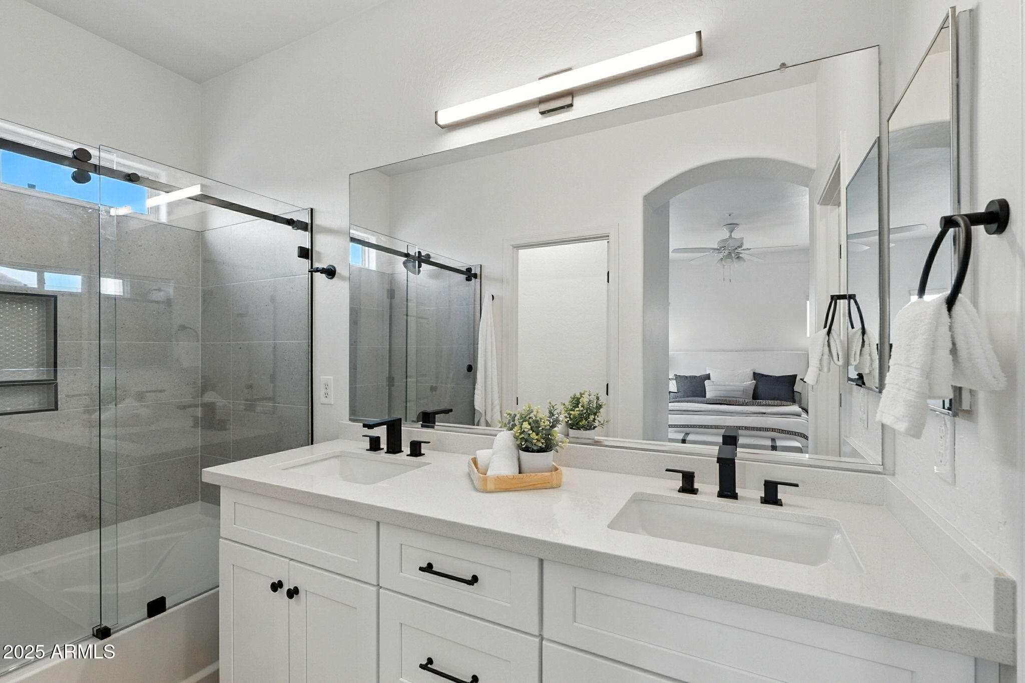 3065 E TAMARISK Street