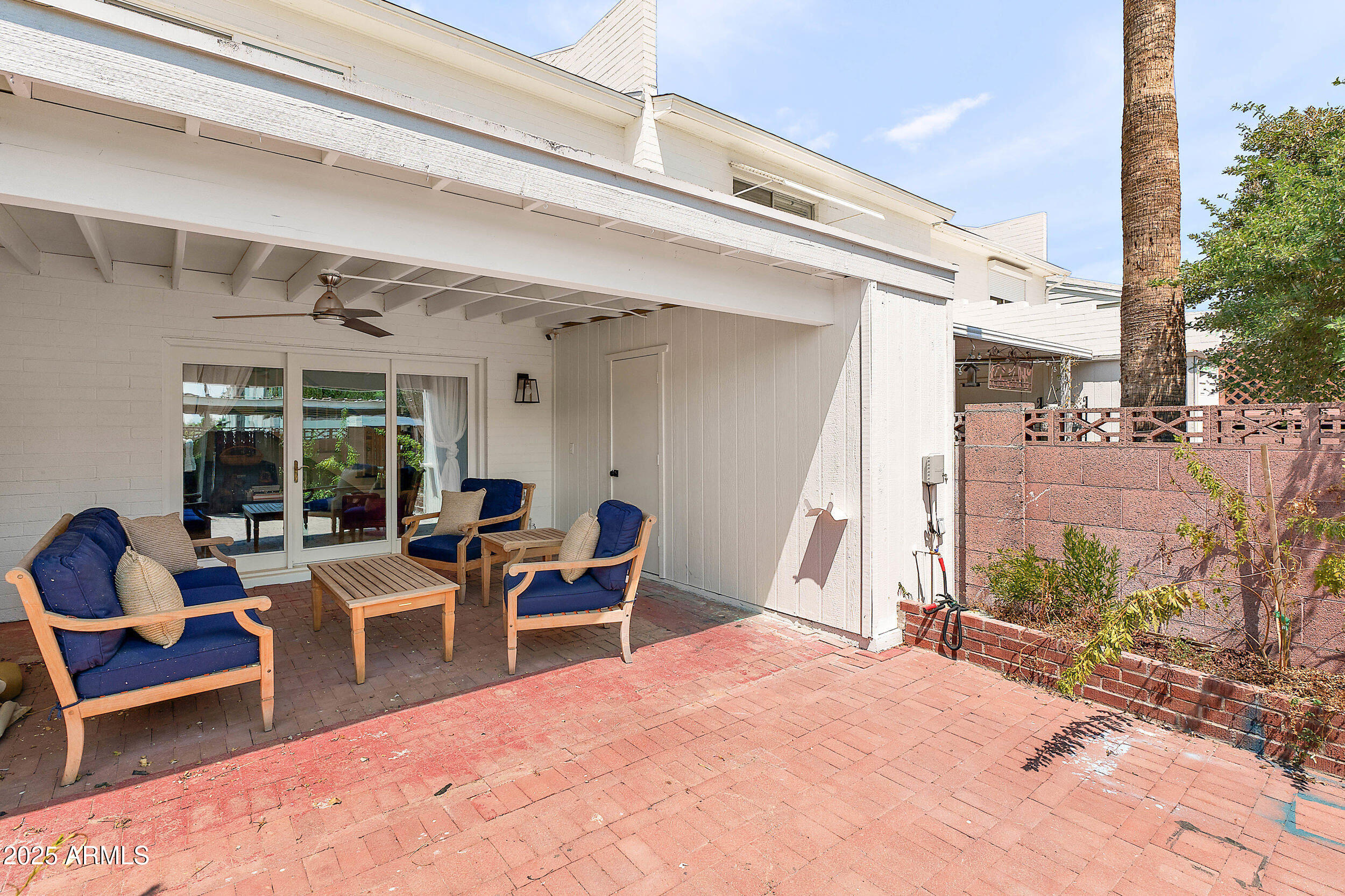 4027 E CAMPBELL Avenue