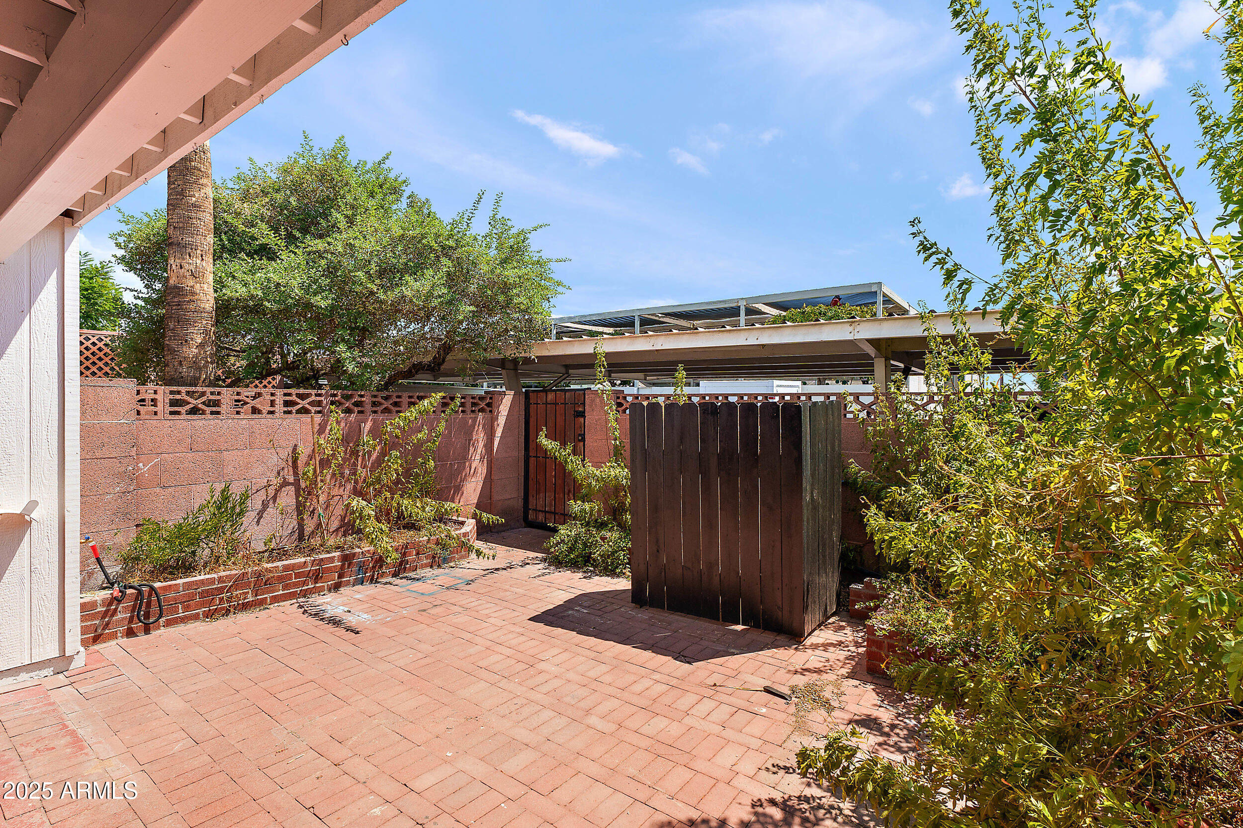 4027 E CAMPBELL Avenue