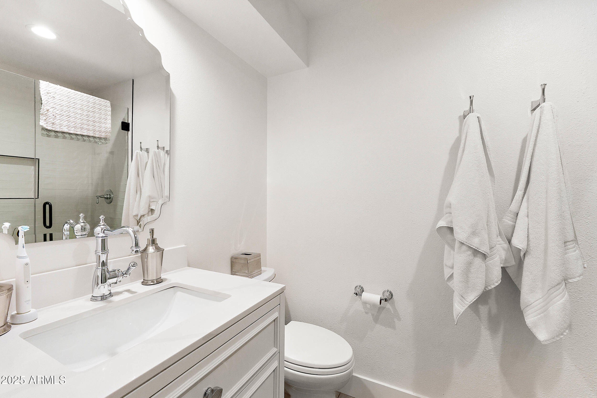 4027 E CAMPBELL Avenue