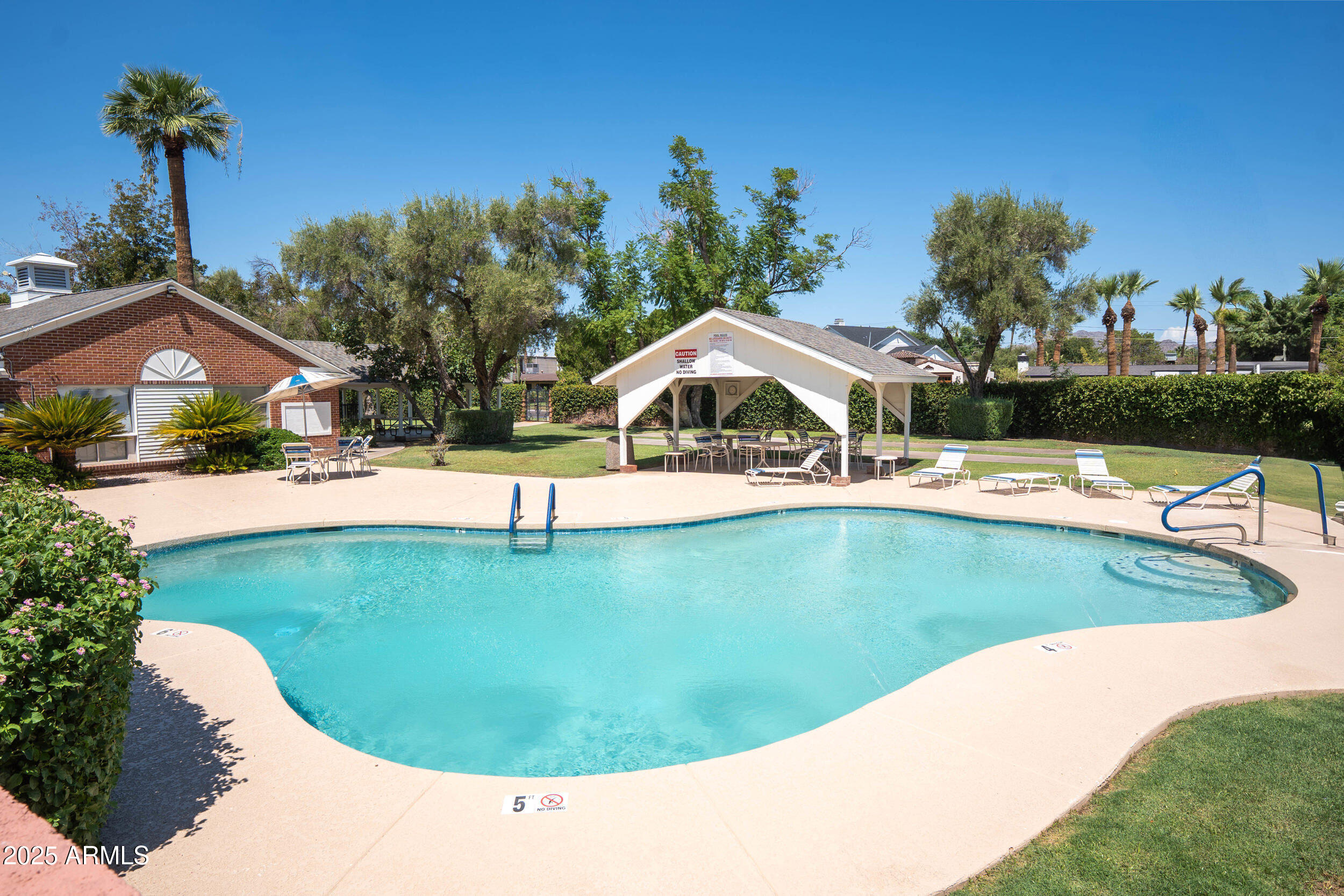 4027 E CAMPBELL Avenue