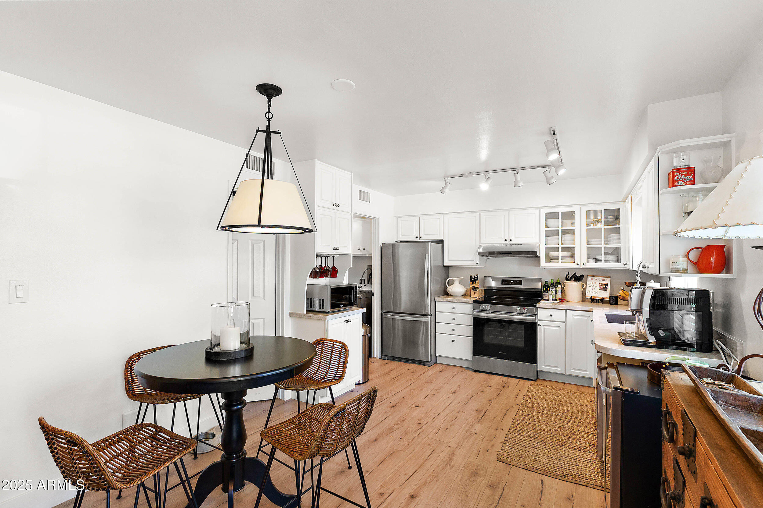 4027 E CAMPBELL Avenue