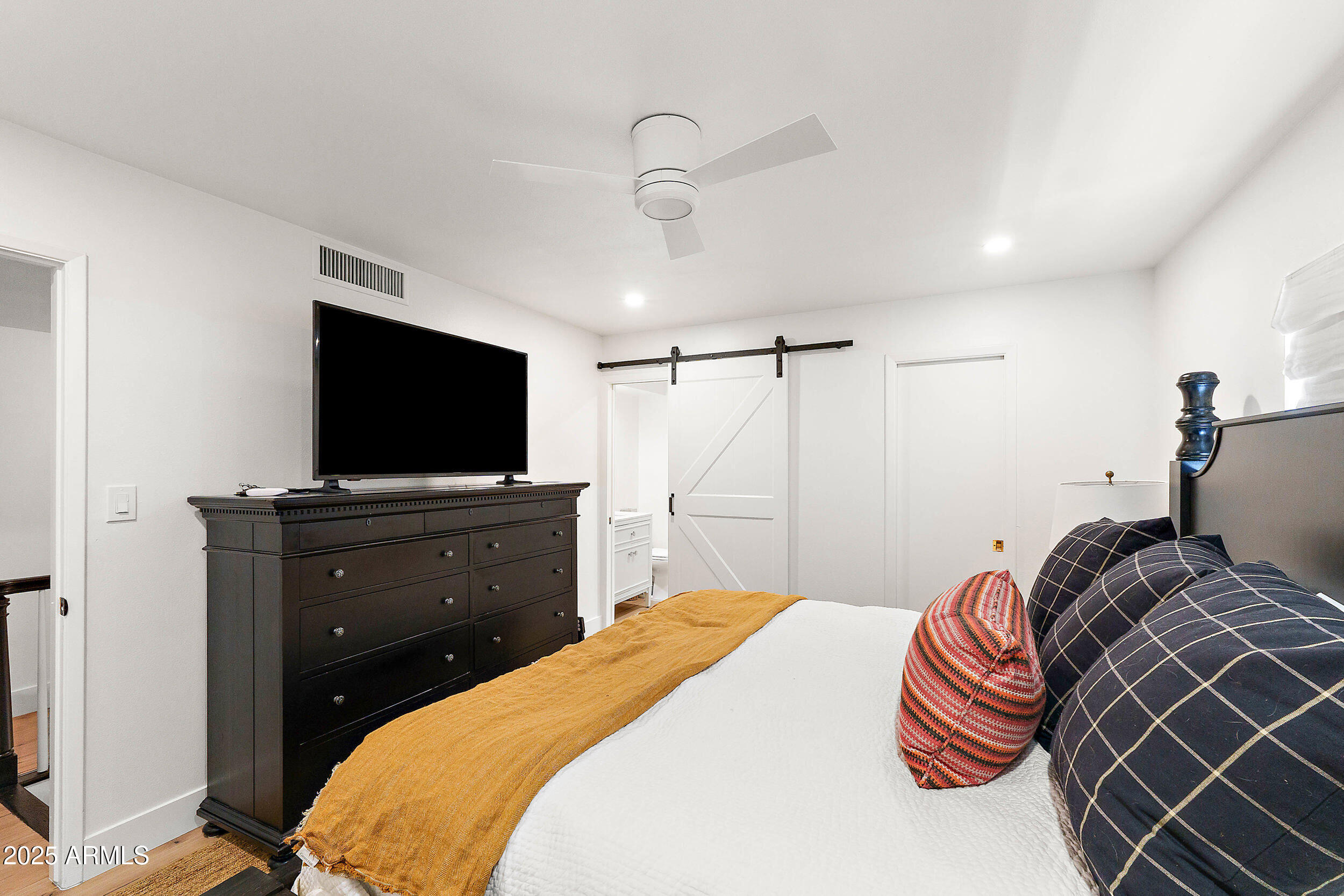 4027 E CAMPBELL Avenue