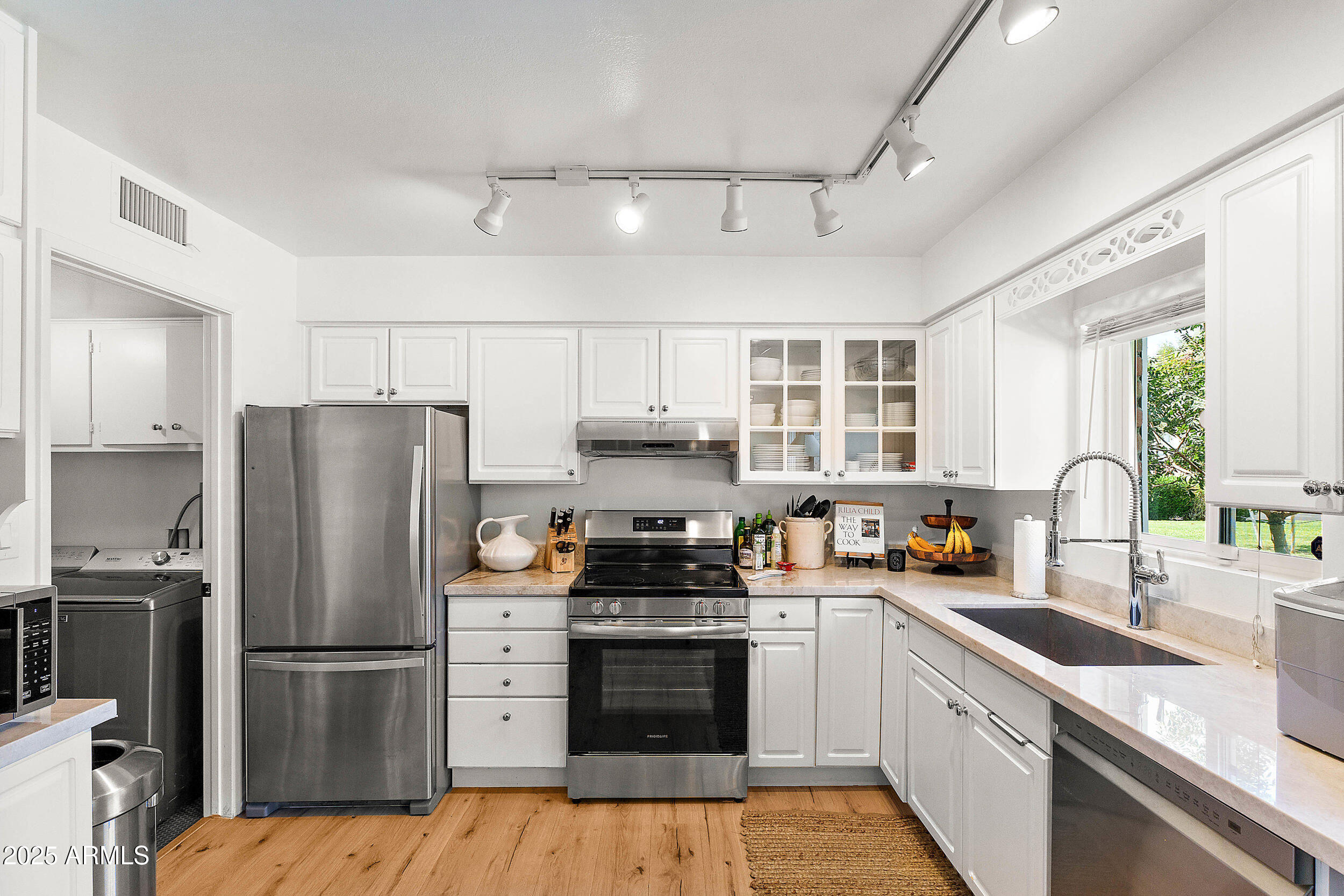 4027 E CAMPBELL Avenue