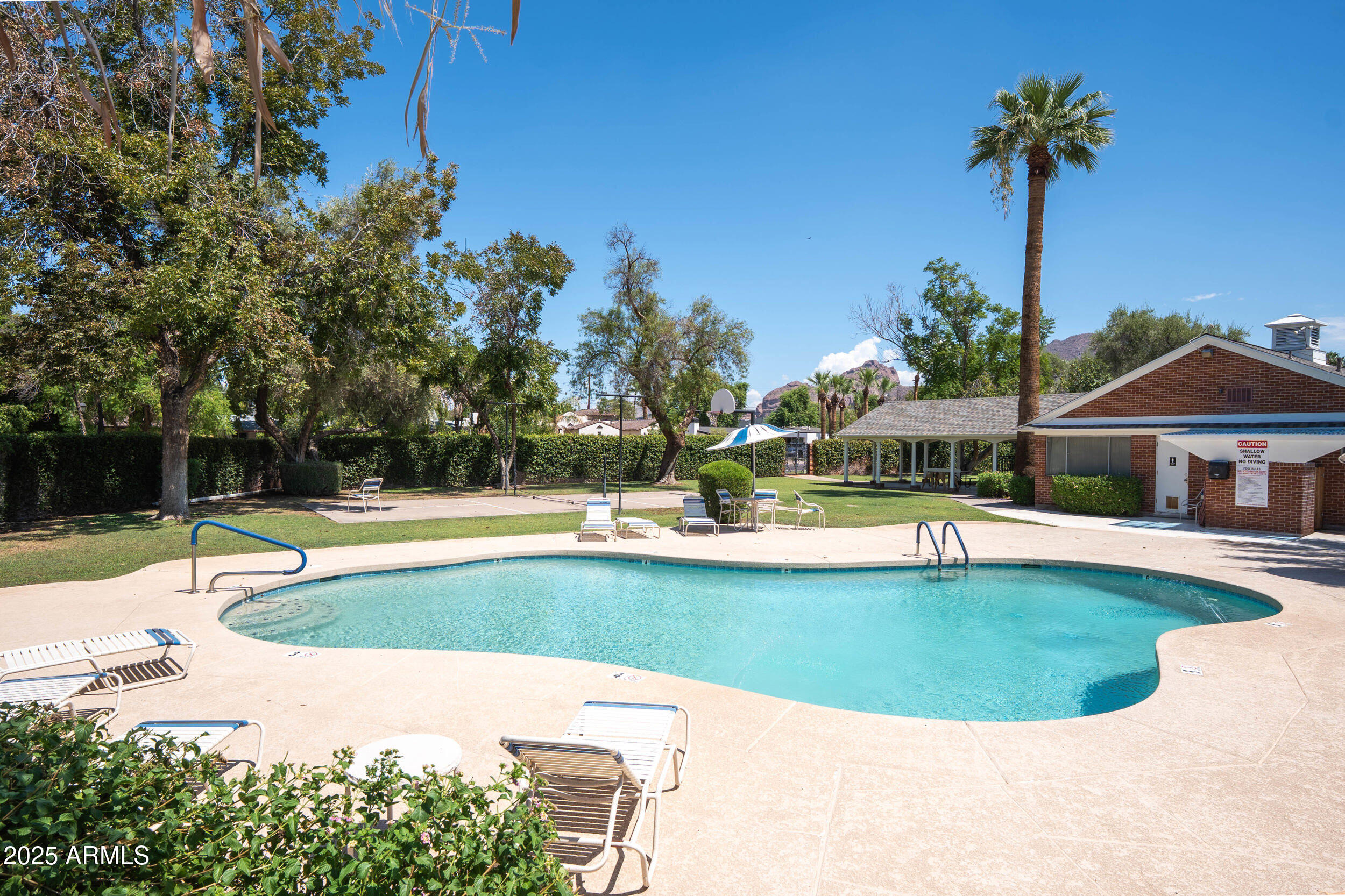 4027 E CAMPBELL Avenue