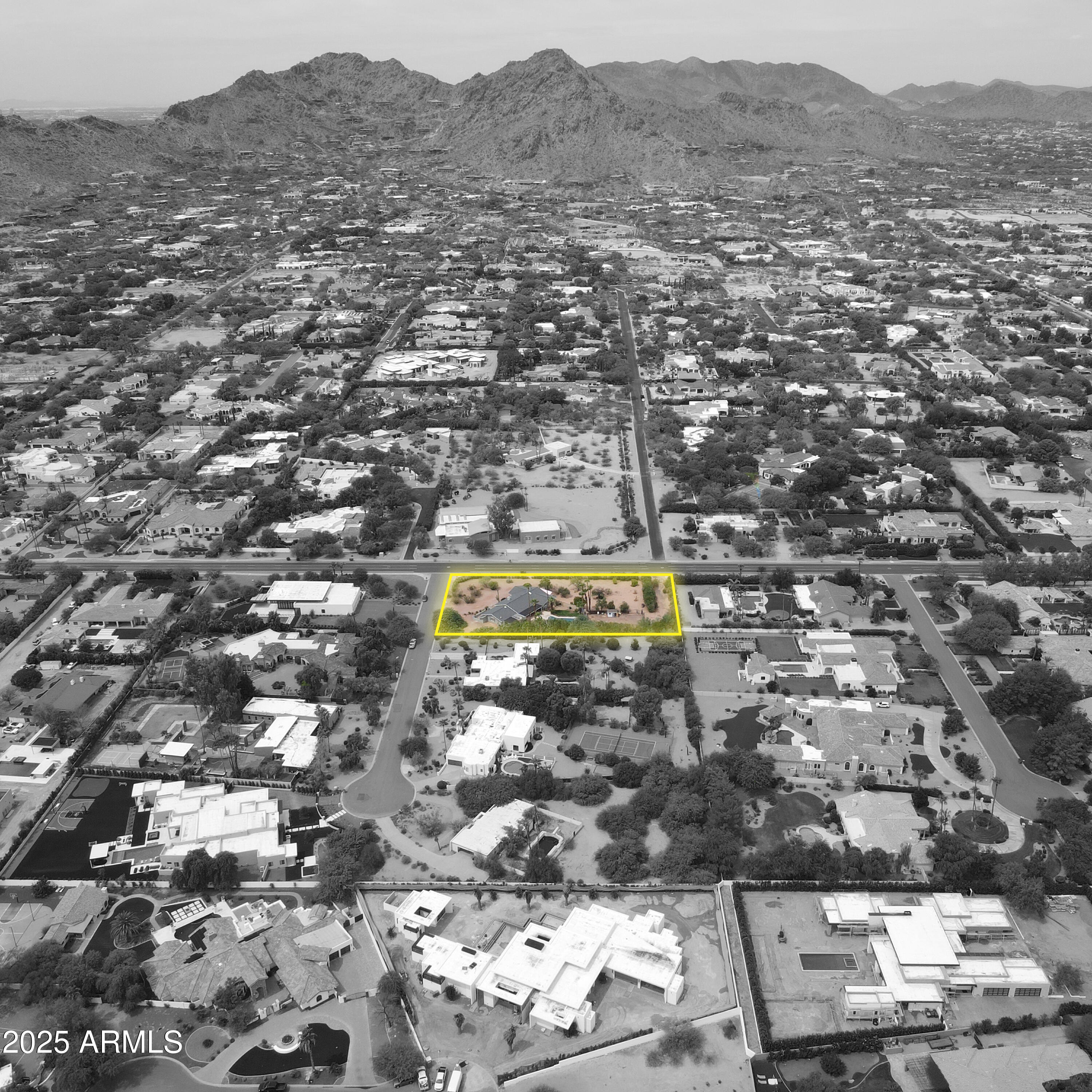 7631 N MOCKINGBIRD Lane, 1