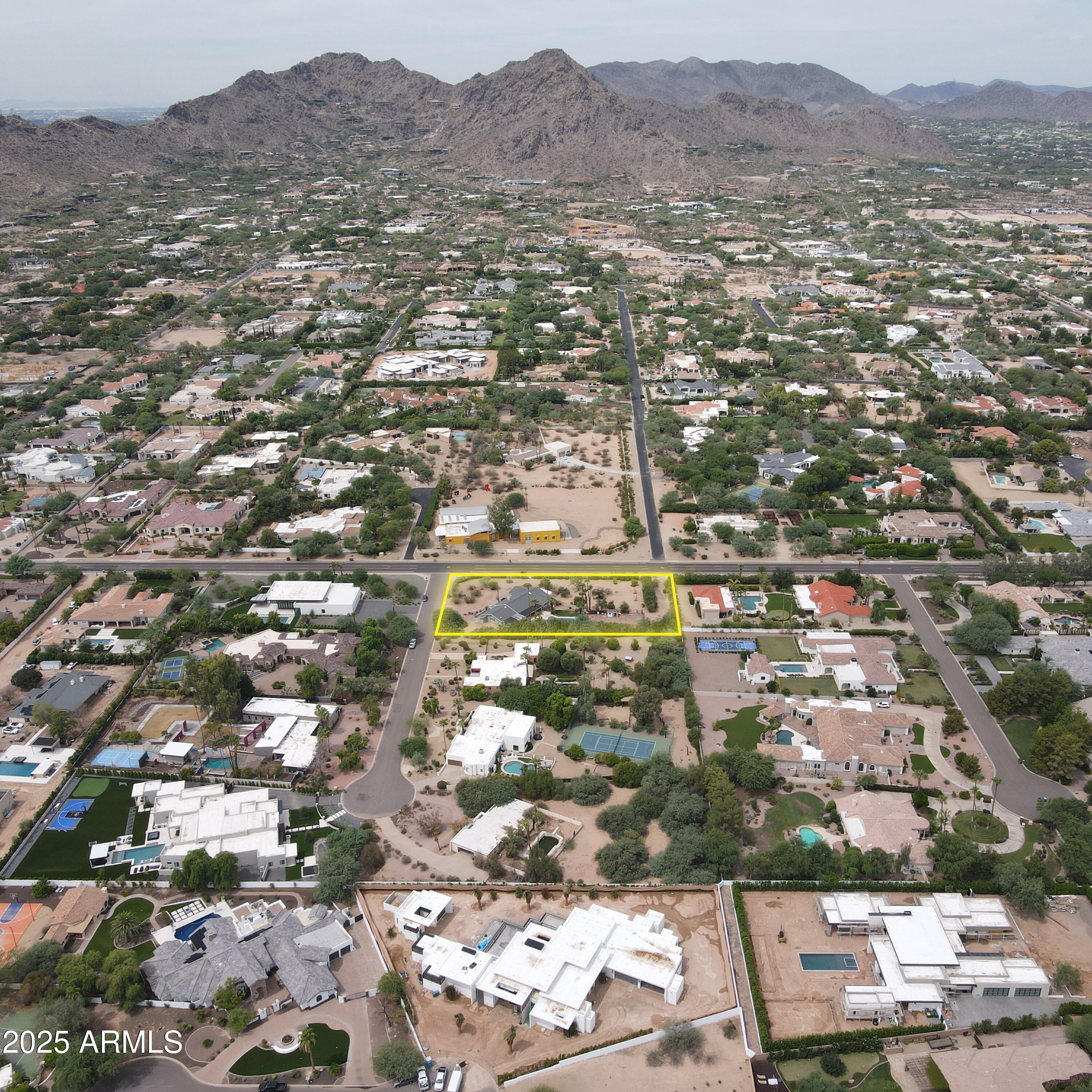 7631 N MOCKINGBIRD Lane, 1