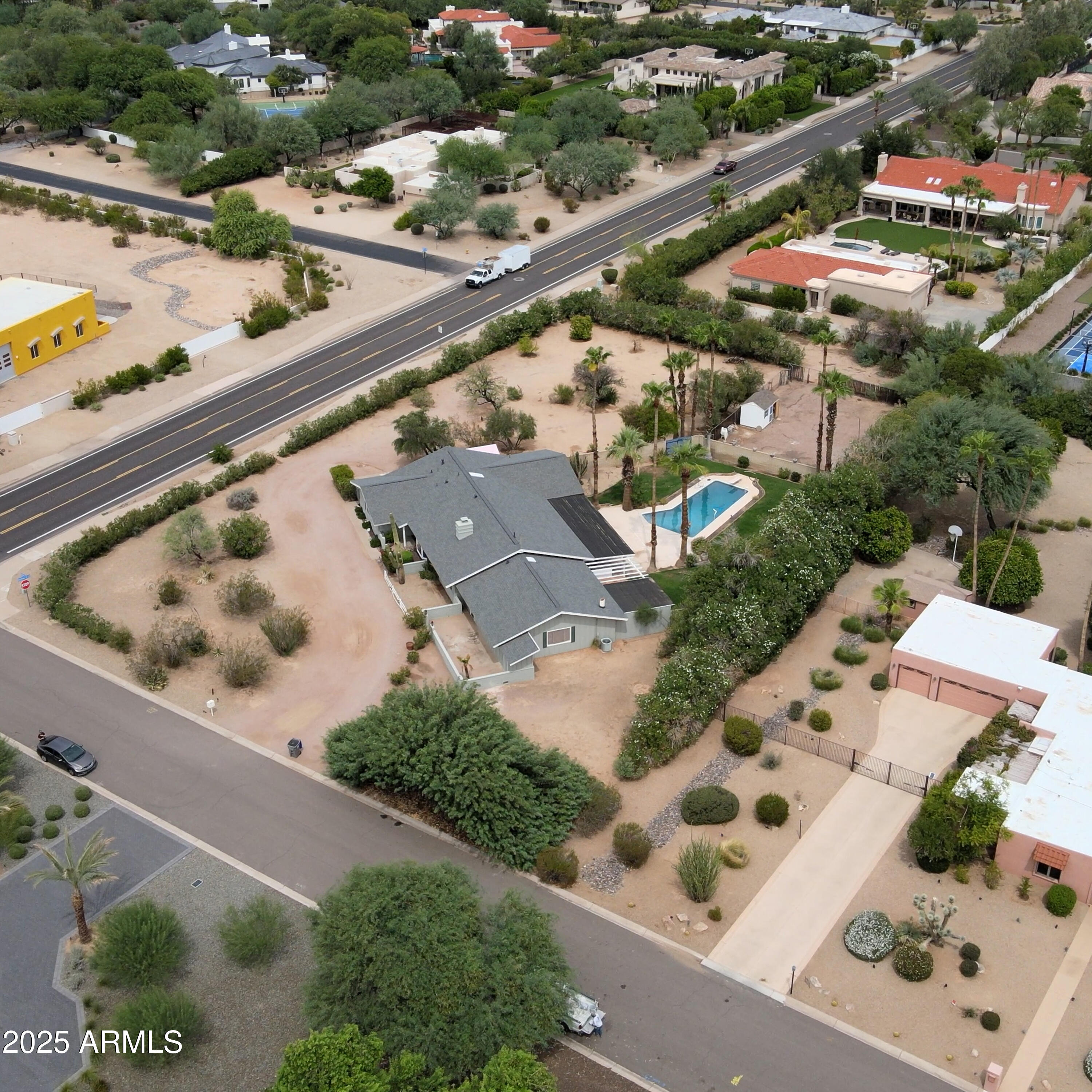 7631 N MOCKINGBIRD Lane, 1