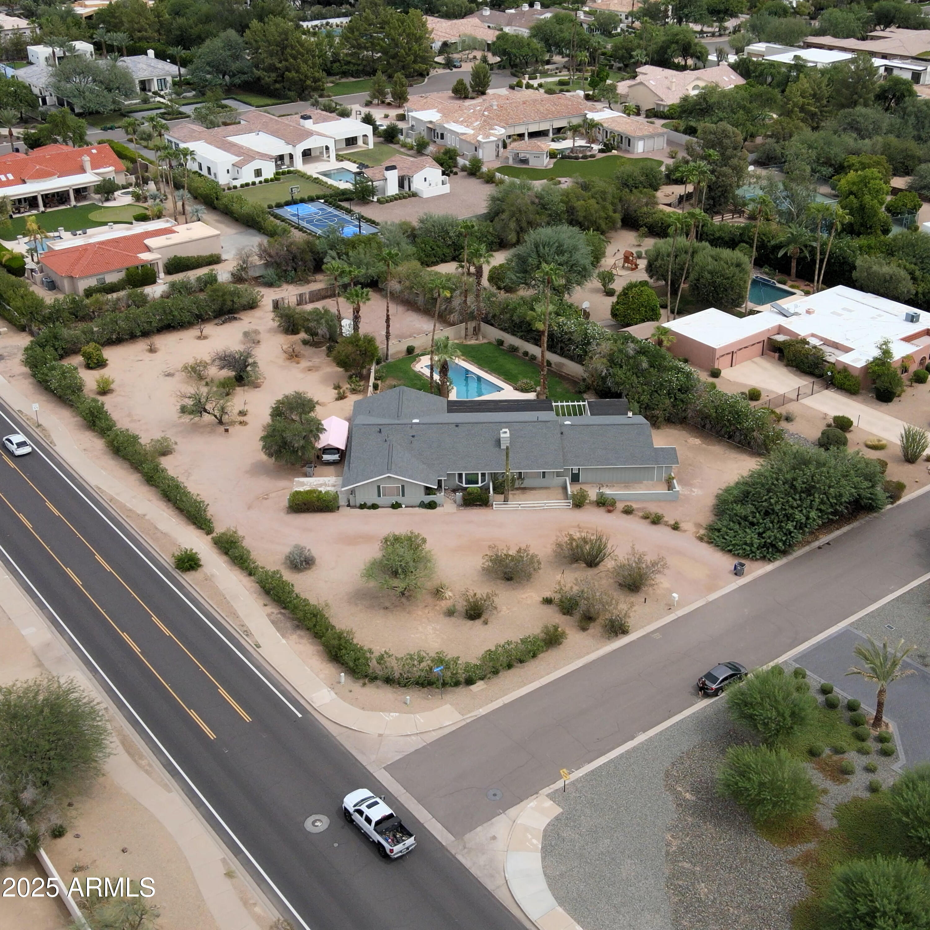 7631 N MOCKINGBIRD Lane, 1