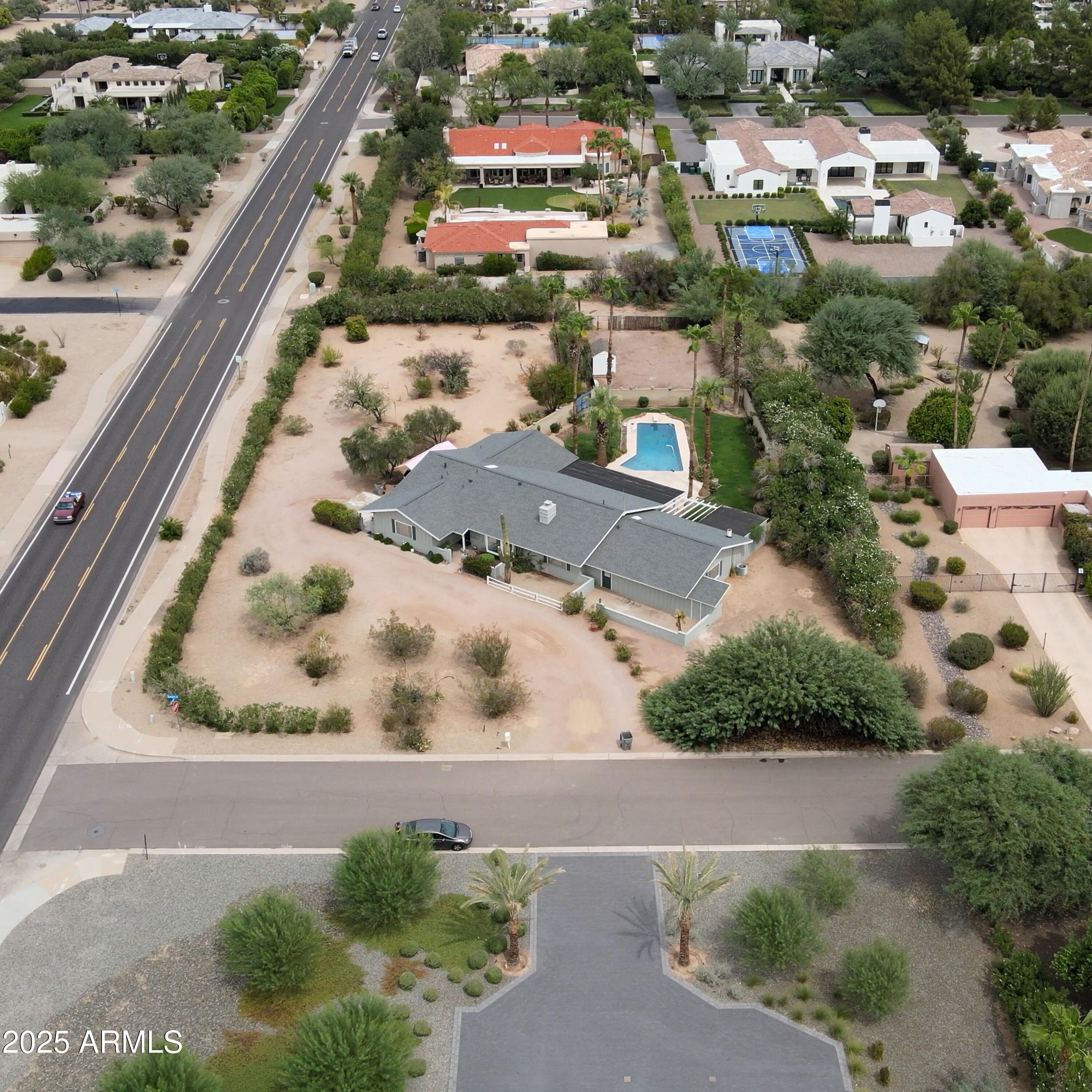 7631 N MOCKINGBIRD Lane, 1