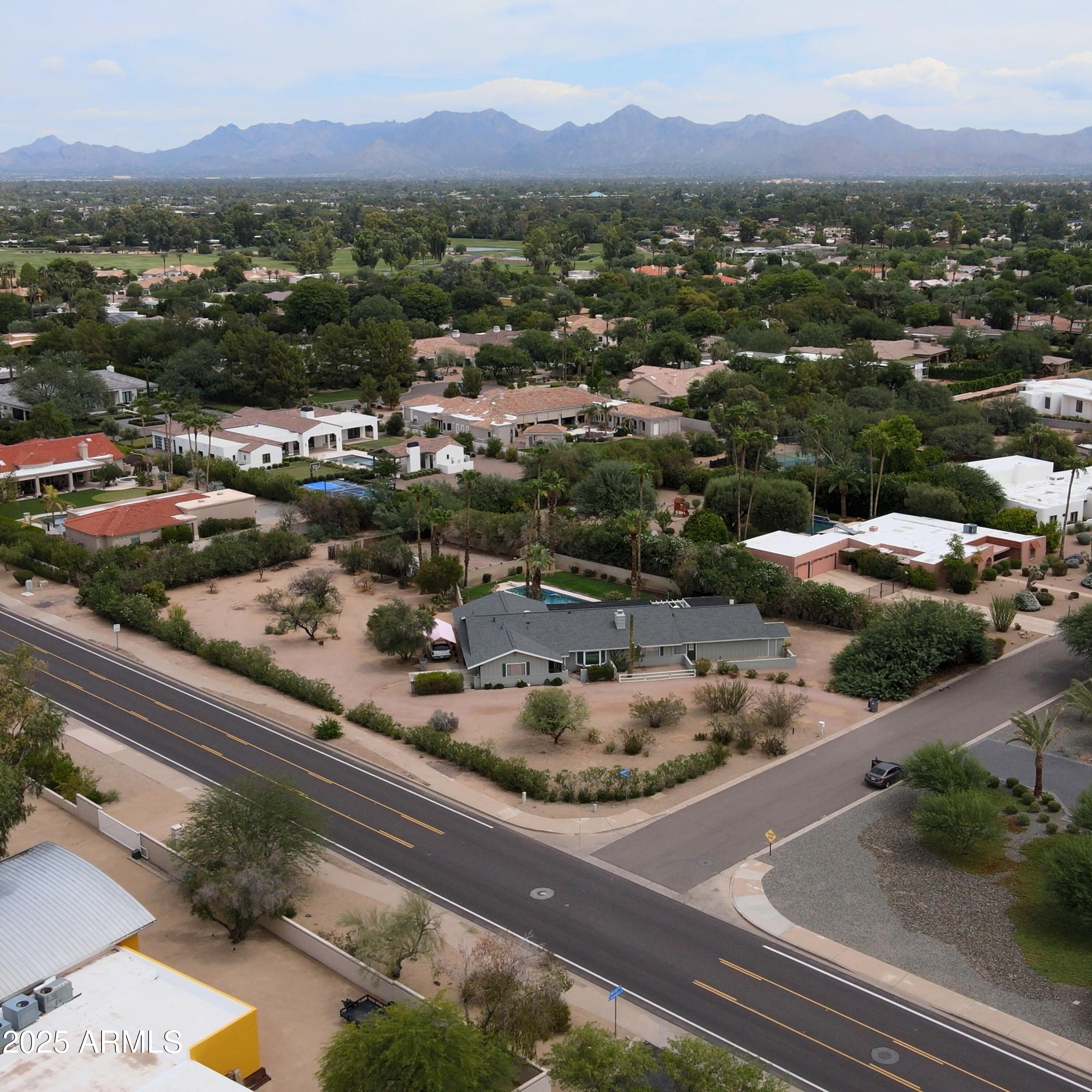 7631 N MOCKINGBIRD Lane, 1