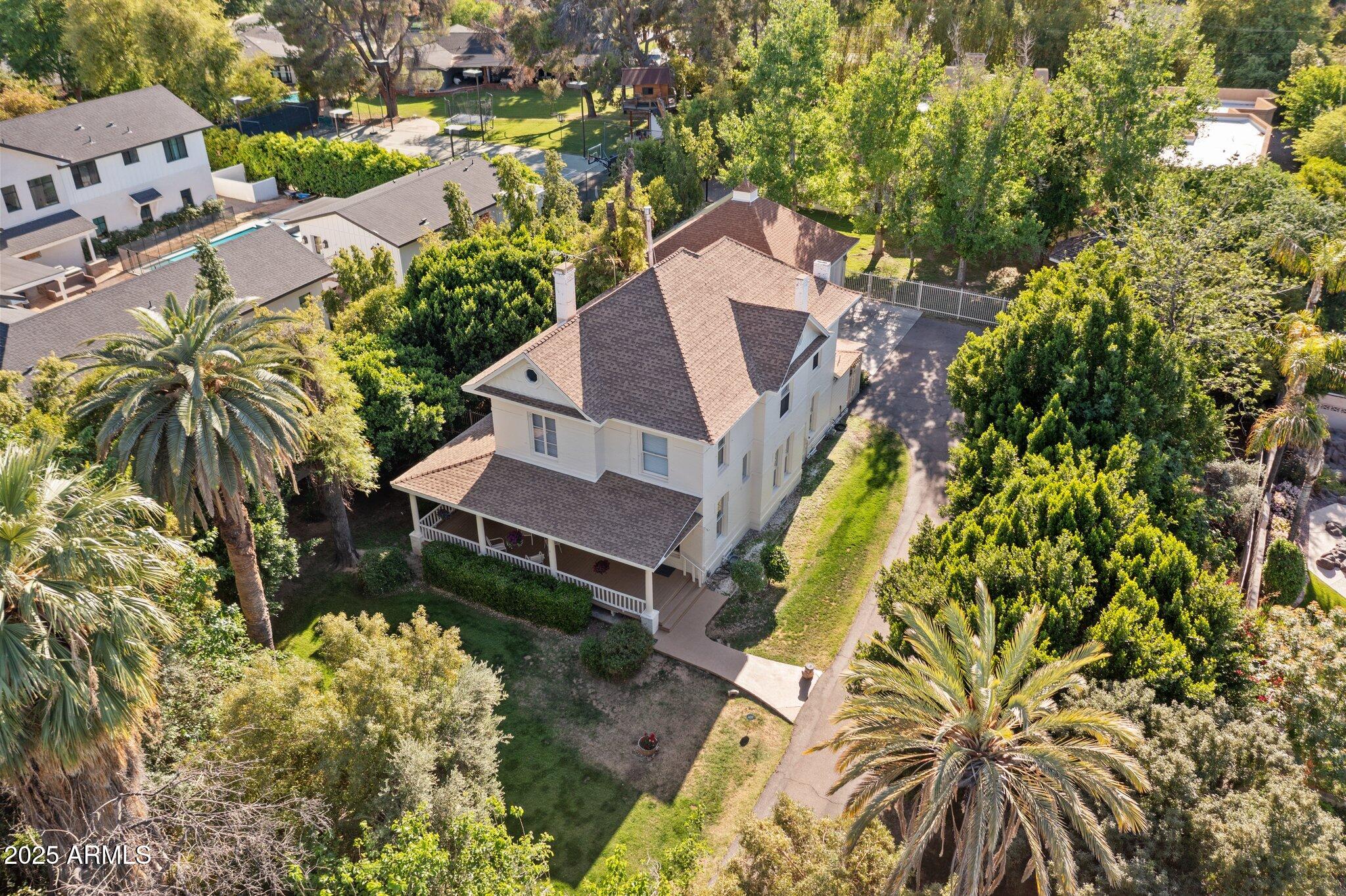 7252 N CENTRAL Avenue