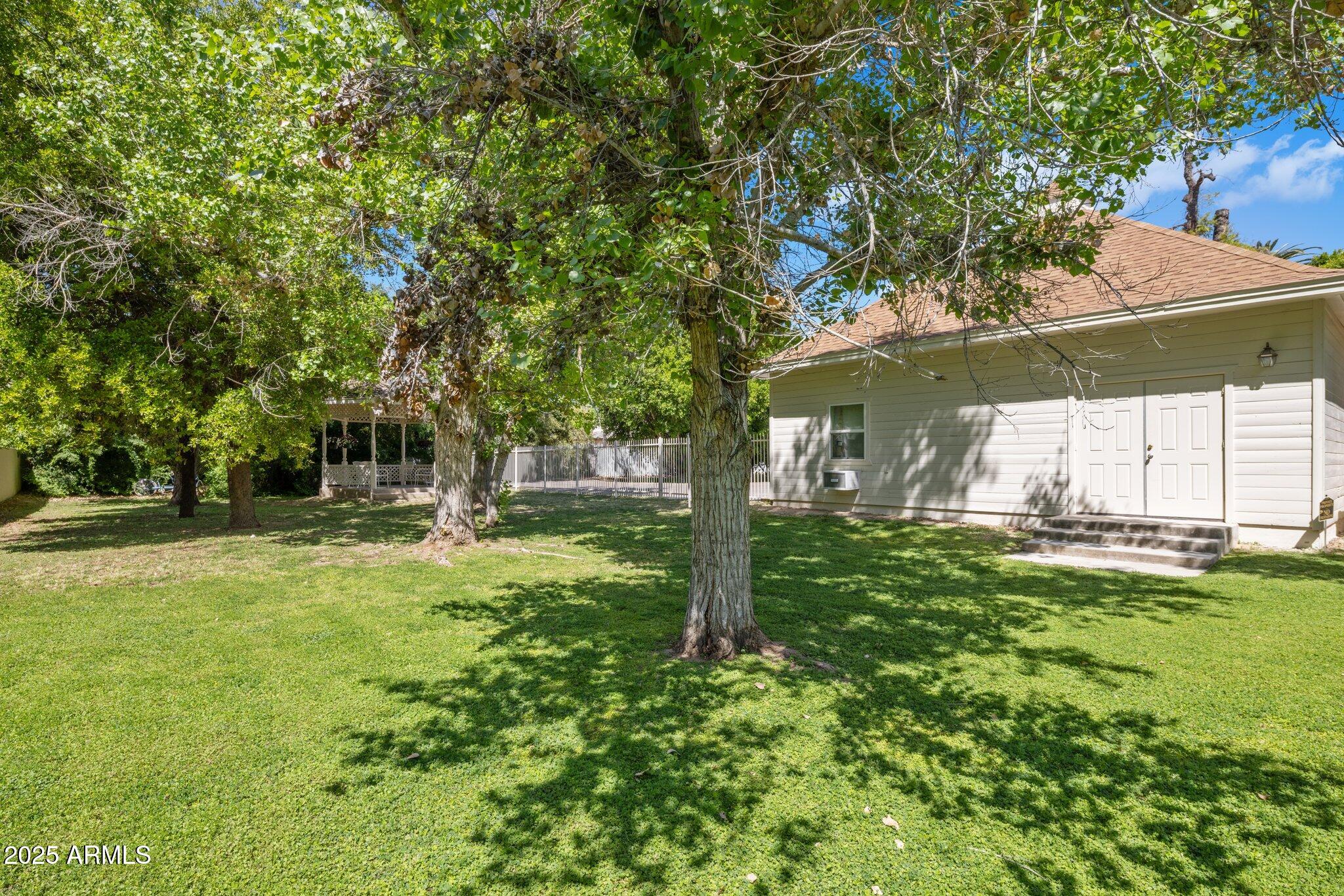 7252 N CENTRAL Avenue