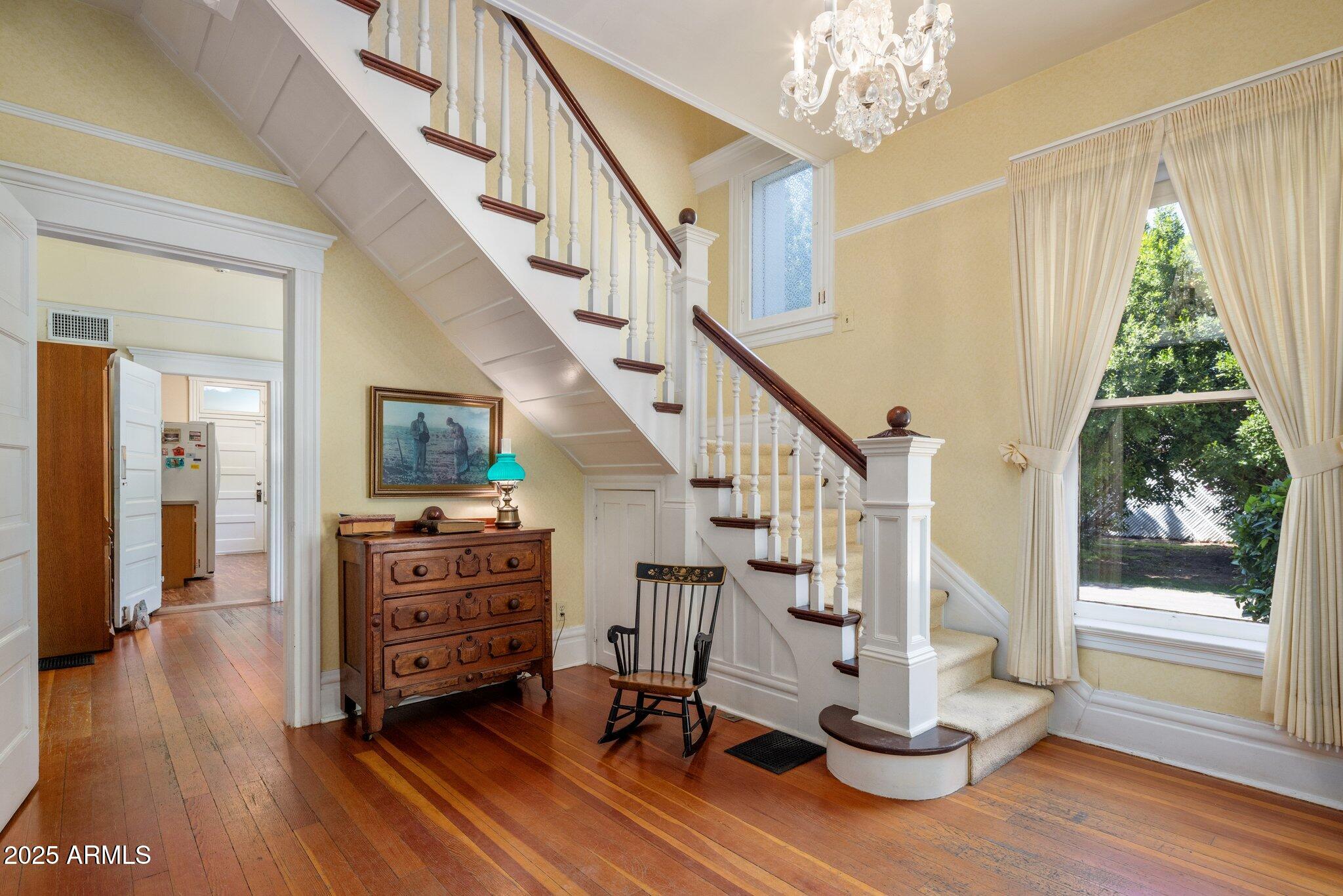 7252 N CENTRAL Avenue