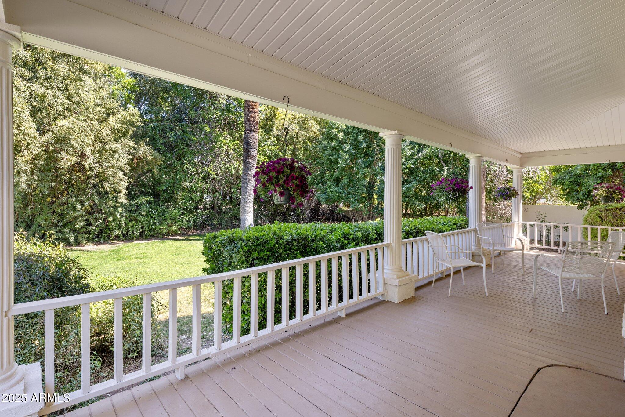 7252 N CENTRAL Avenue