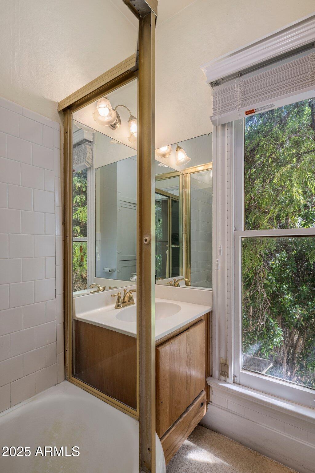 7252 N CENTRAL Avenue