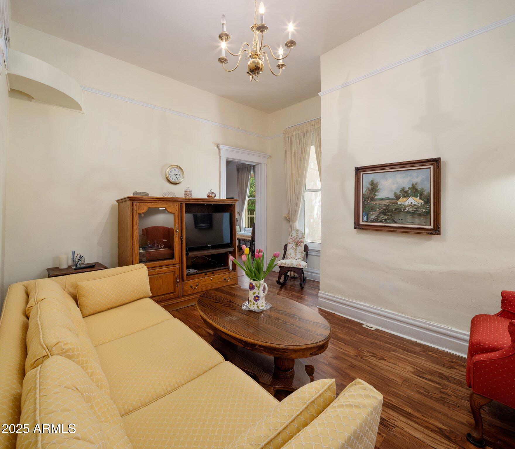 7252 N CENTRAL Avenue