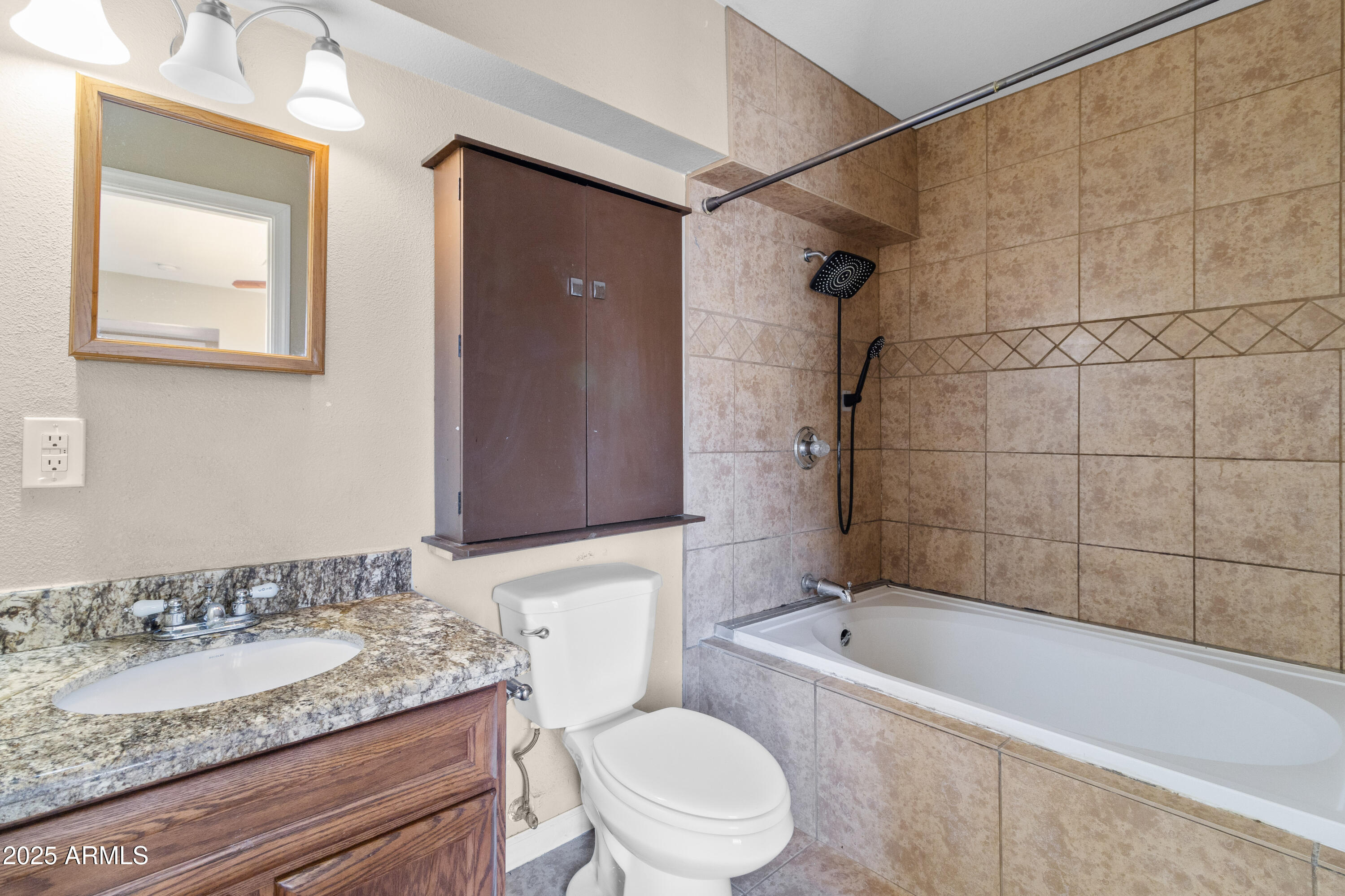 1526 W HARTFORD Avenue