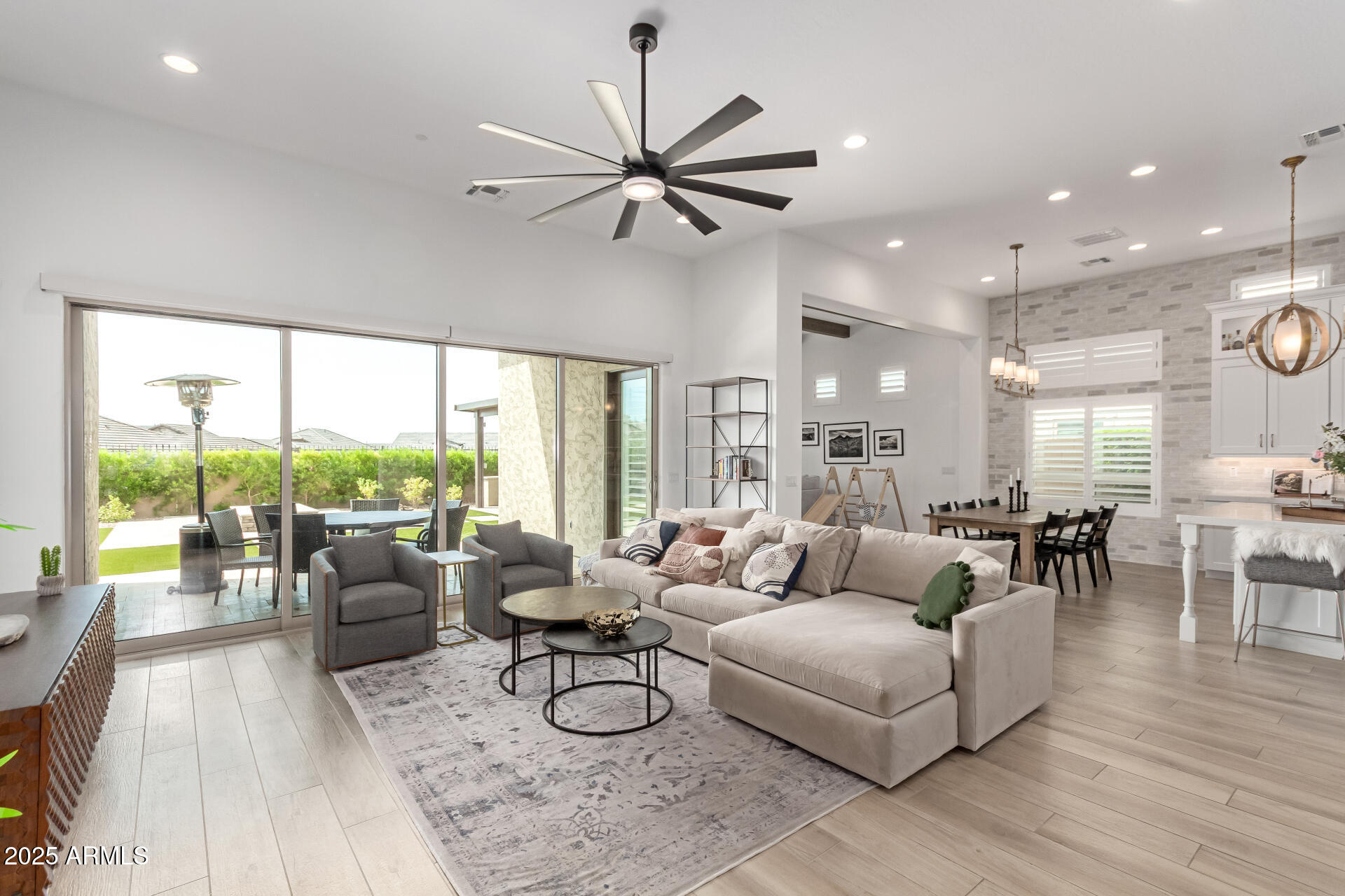 8125 E JAEGER Street