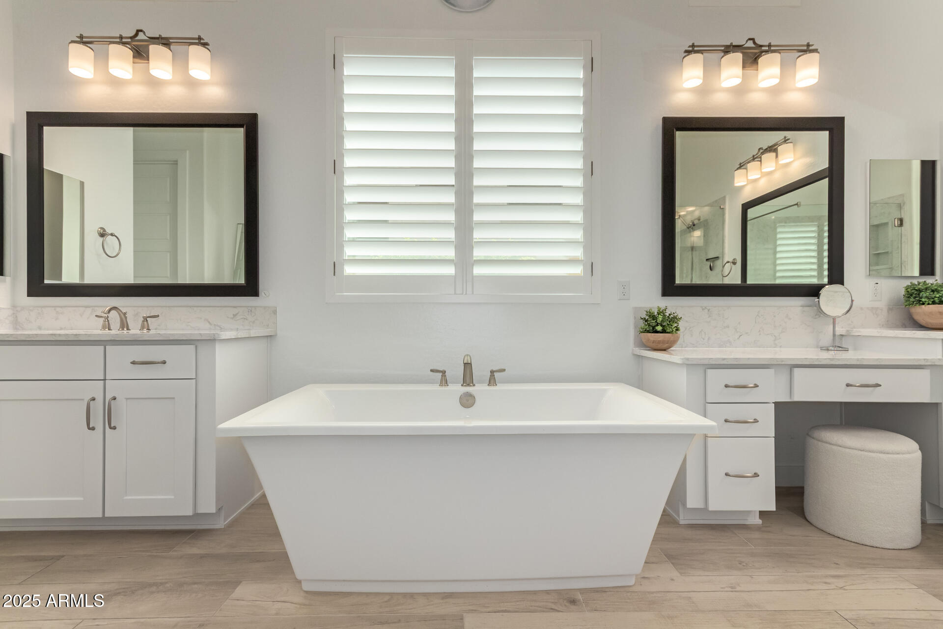 8125 E JAEGER Street