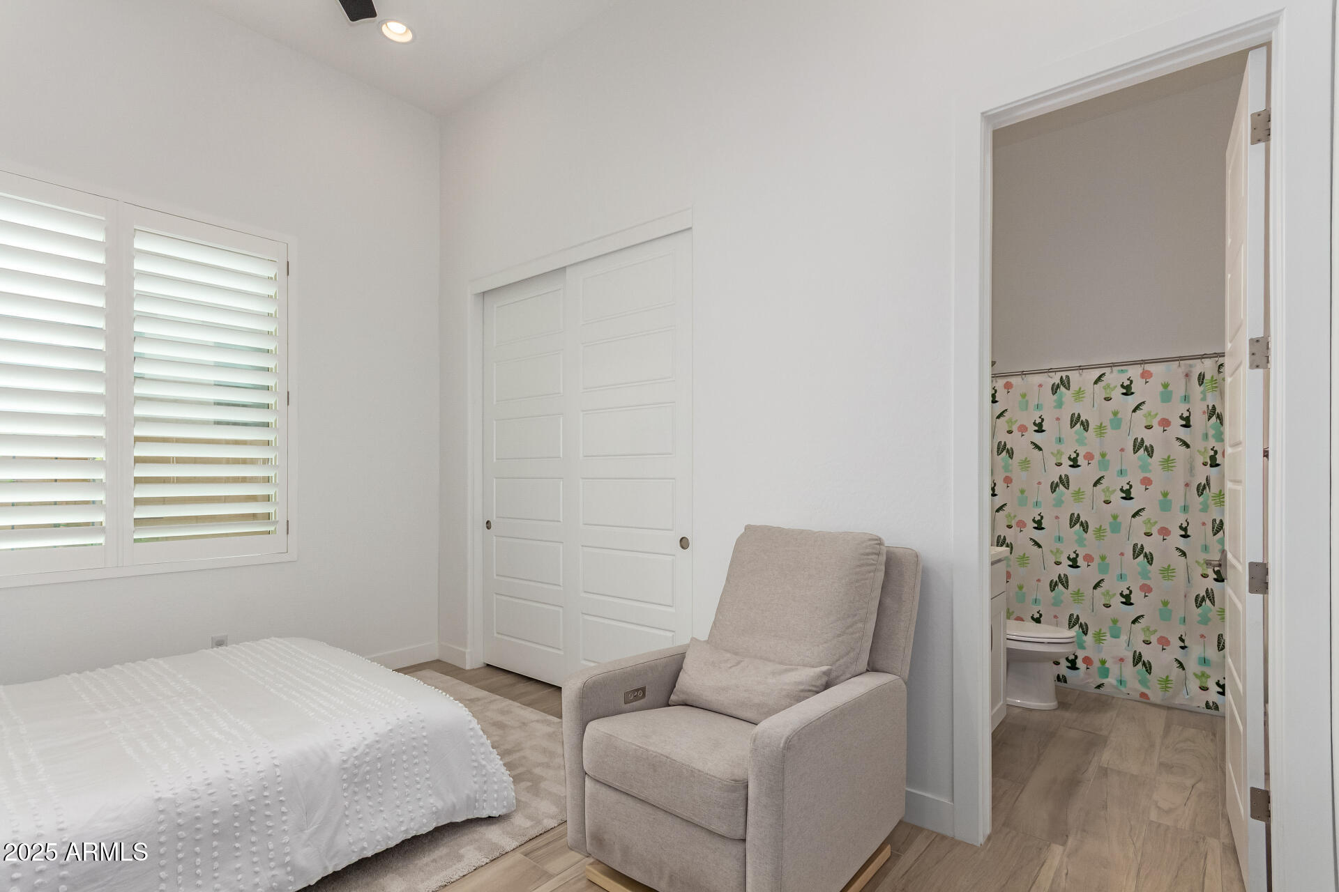 8125 E JAEGER Street